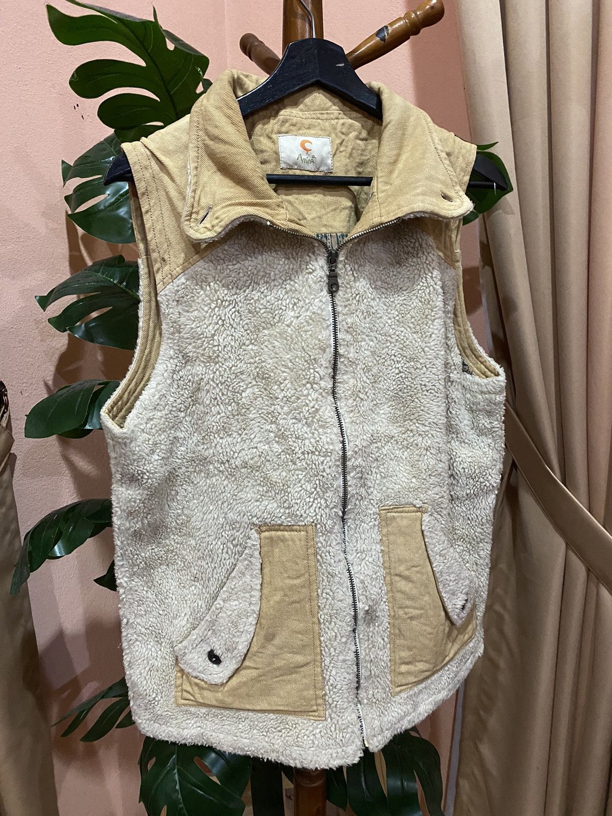 Designer Vintage Amina Sherpa Vest - Beige & Tan Unisex Outdoor Wear Size M / US 6-8 / IT 42-44 - 3 Thumbnail