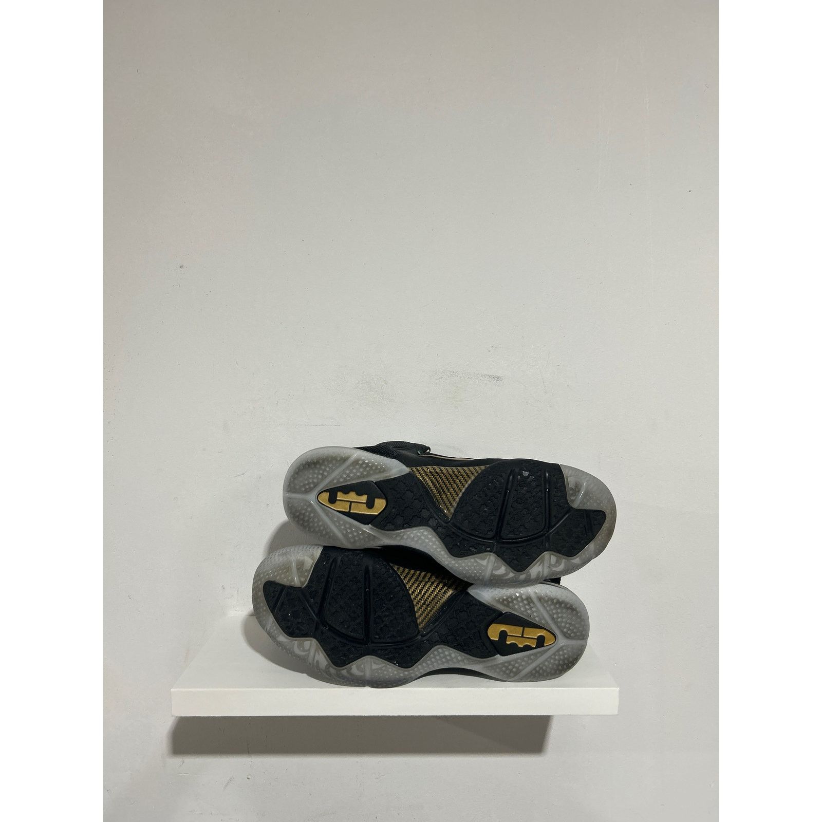 Nike LEBRON 9 WATCH THE THRONE 2022 SIZE 11.5 Size US 11.5 / EU 44-45 - 3 Thumbnail