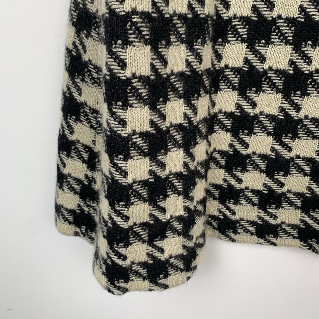 Gucci Gucci Houndstooth Knit A-Line Midi Skirt Made In Italy Black Size M / US 6-8 / IT 42-44 - 4 Thumbnail