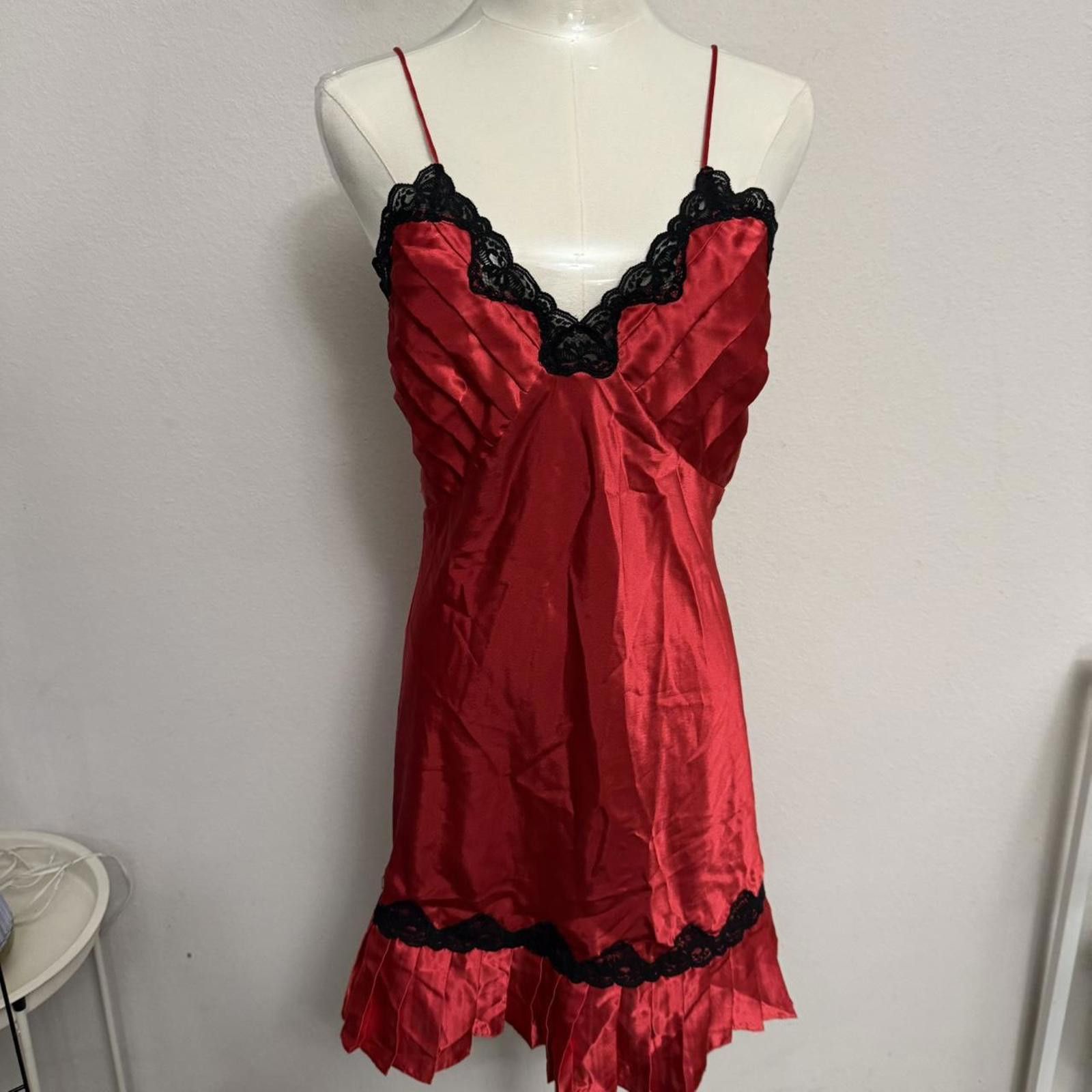 Designer Vintage red and black lace slip Victoria secret lingerie Size M / US 6-8 / IT 42-44 - 1 Thumbnail