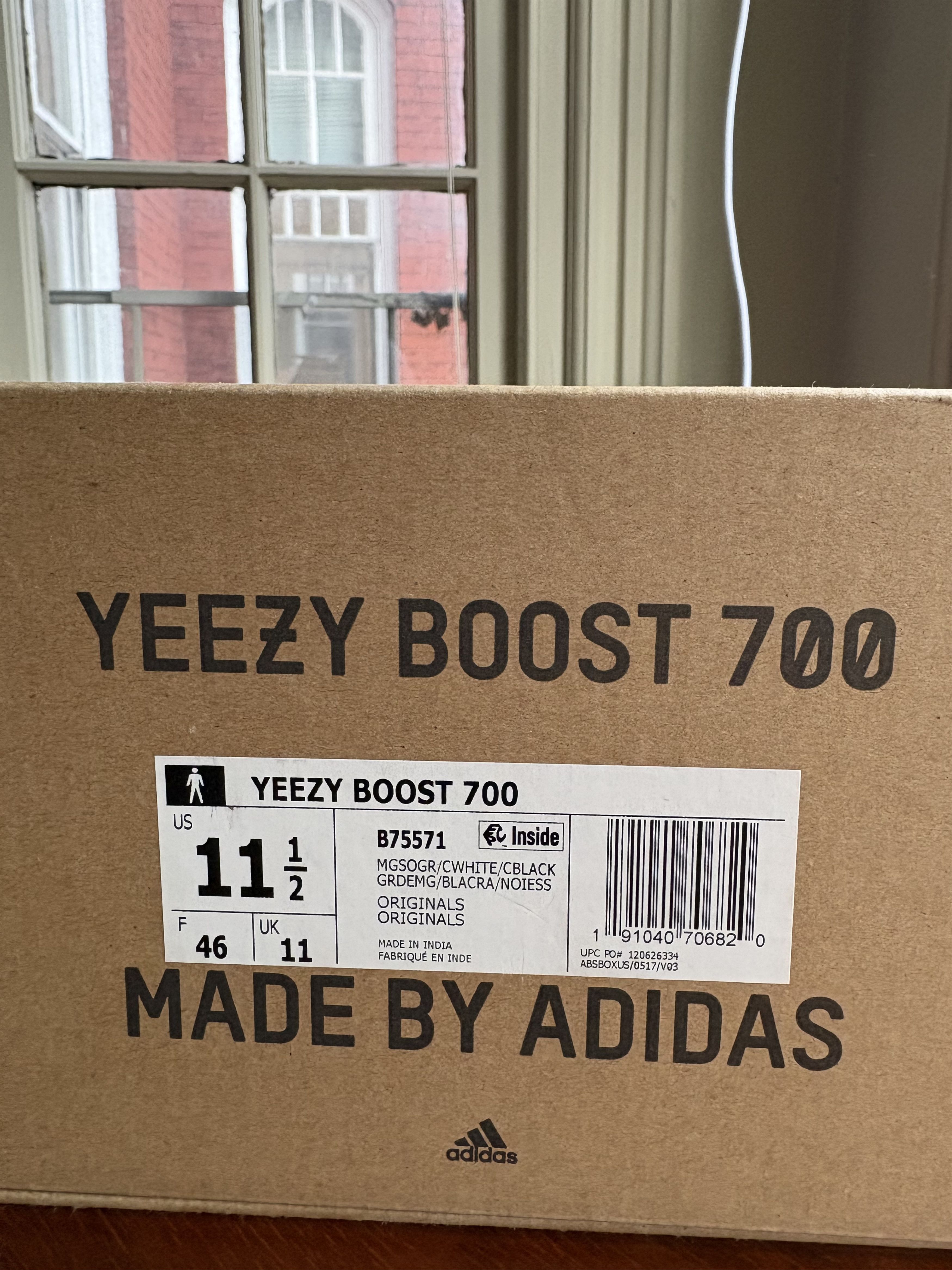 Yeezy Yeezy 700 waverunner Size US 11.5 / EU 44-45 - 2 Thumbnail