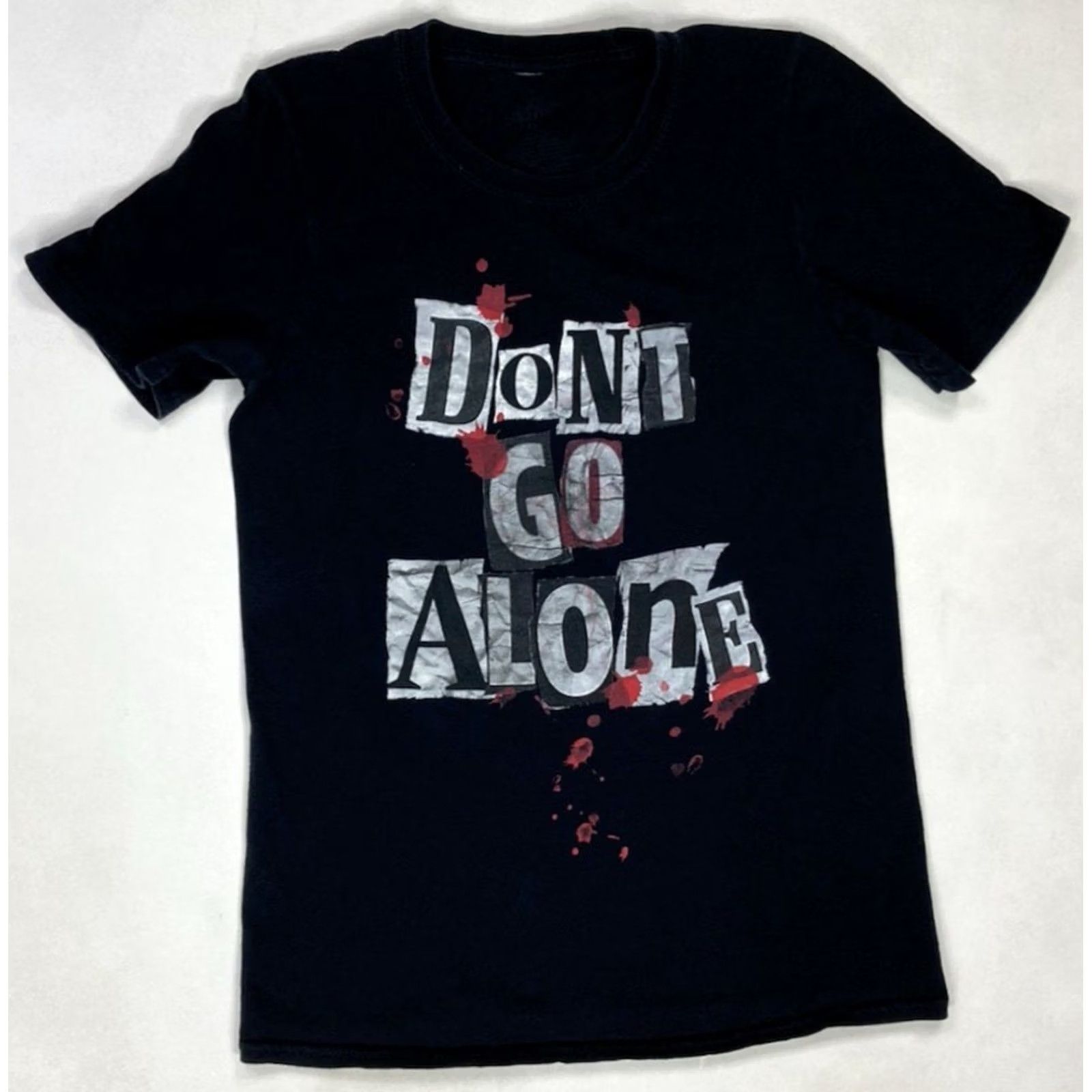 Vintage VINTAGE Universal Studios Halloween Horror Nights 2021 Don't Go Alone T-shirt Women XS Size XS / US 0-2 / IT 36-38 - 3 Thumbnail