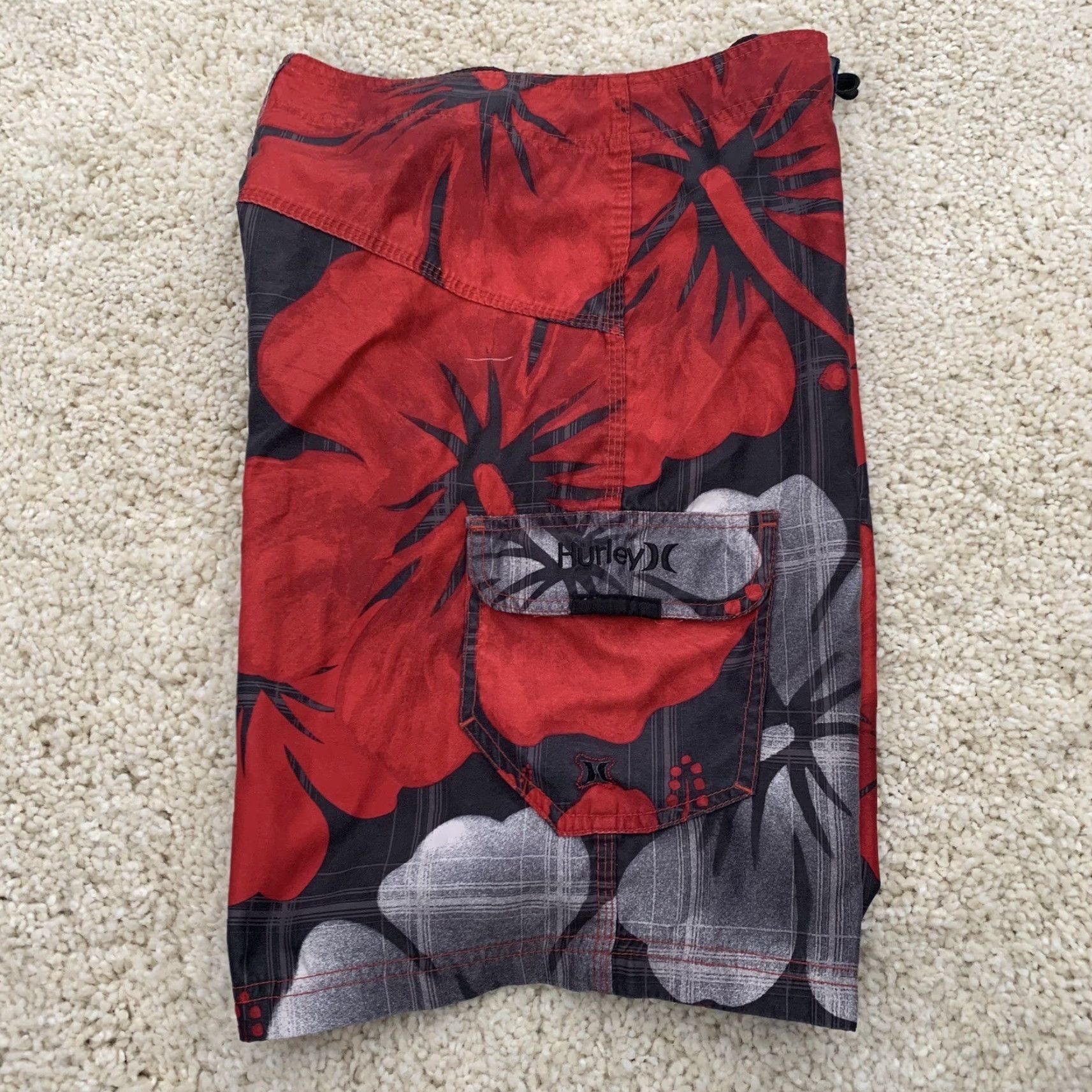 Hurley HURLEY Board Shorts Mens 30 Red Hibiscus Floral Cargo Pocket Drawstring Surfing Size US 30 / EU 46 - 2 Thumbnail