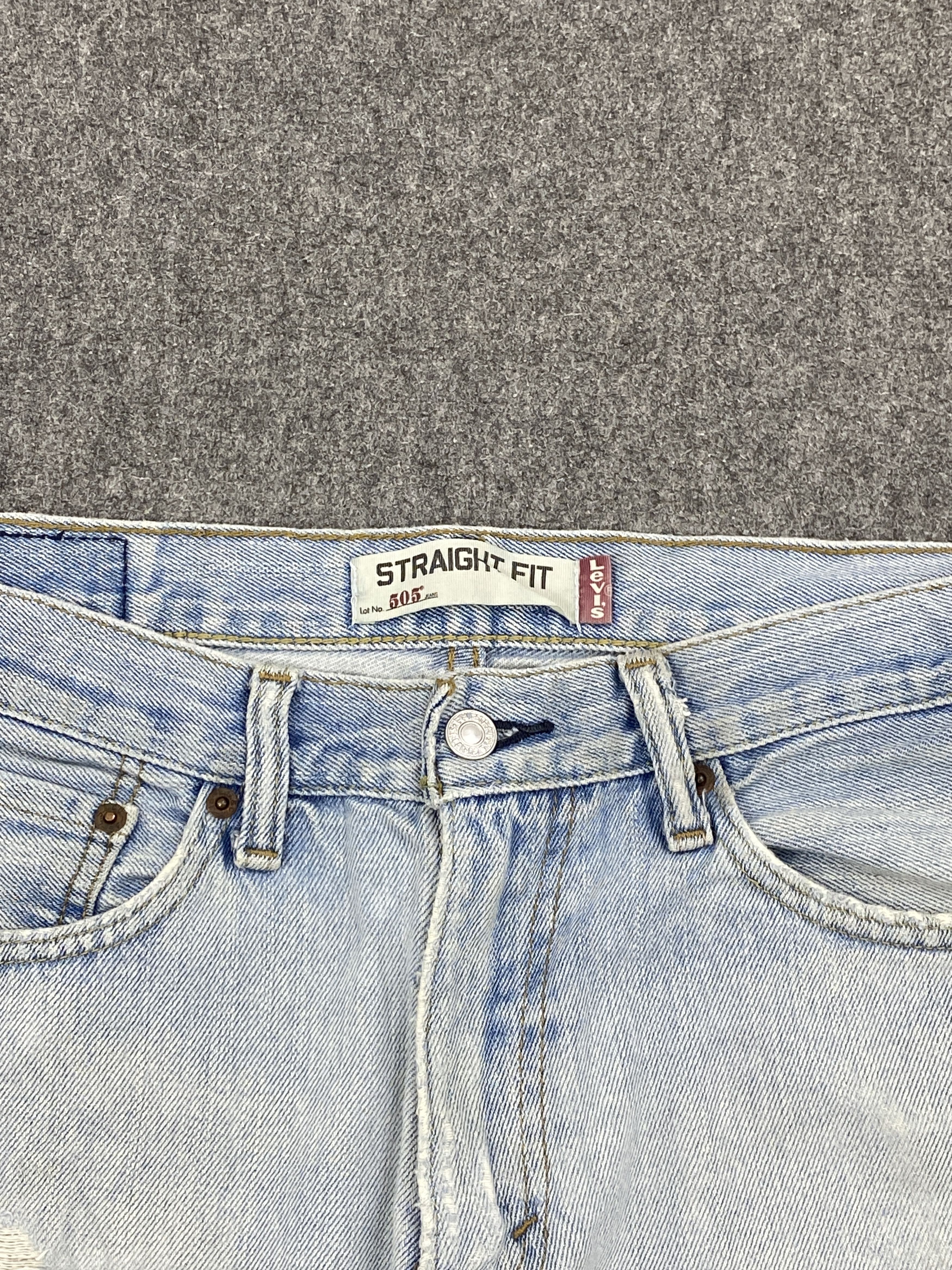 Levi's × Vintage Distressed Vintage Levis 505 Light Wash Jeans DP2682 Size US 31 - 7 Thumbnail