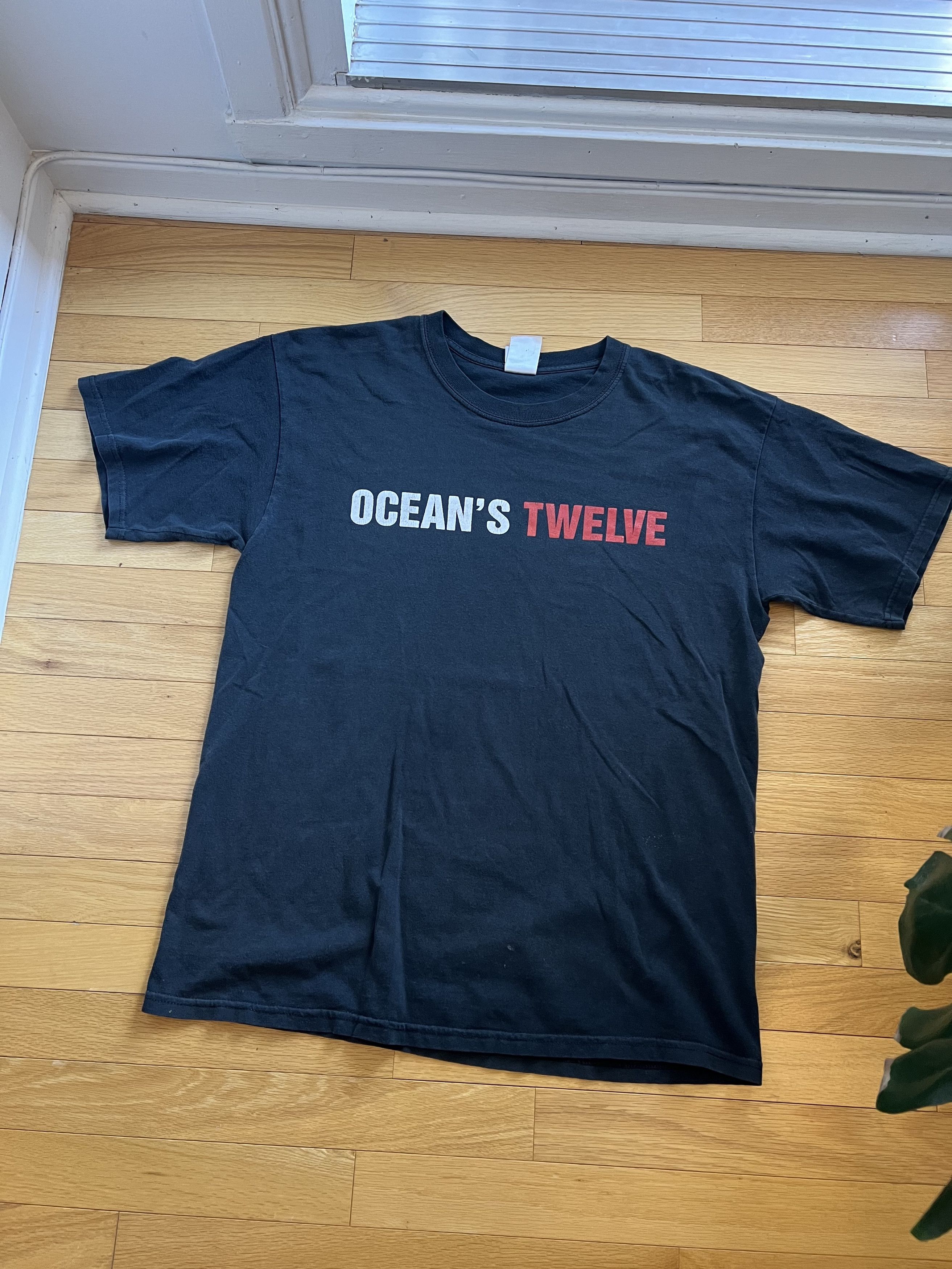 Vintage 2004 Ocean's Twelve Release Tee Size US L / EU 52-54 / 3 - 2 Thumbnail