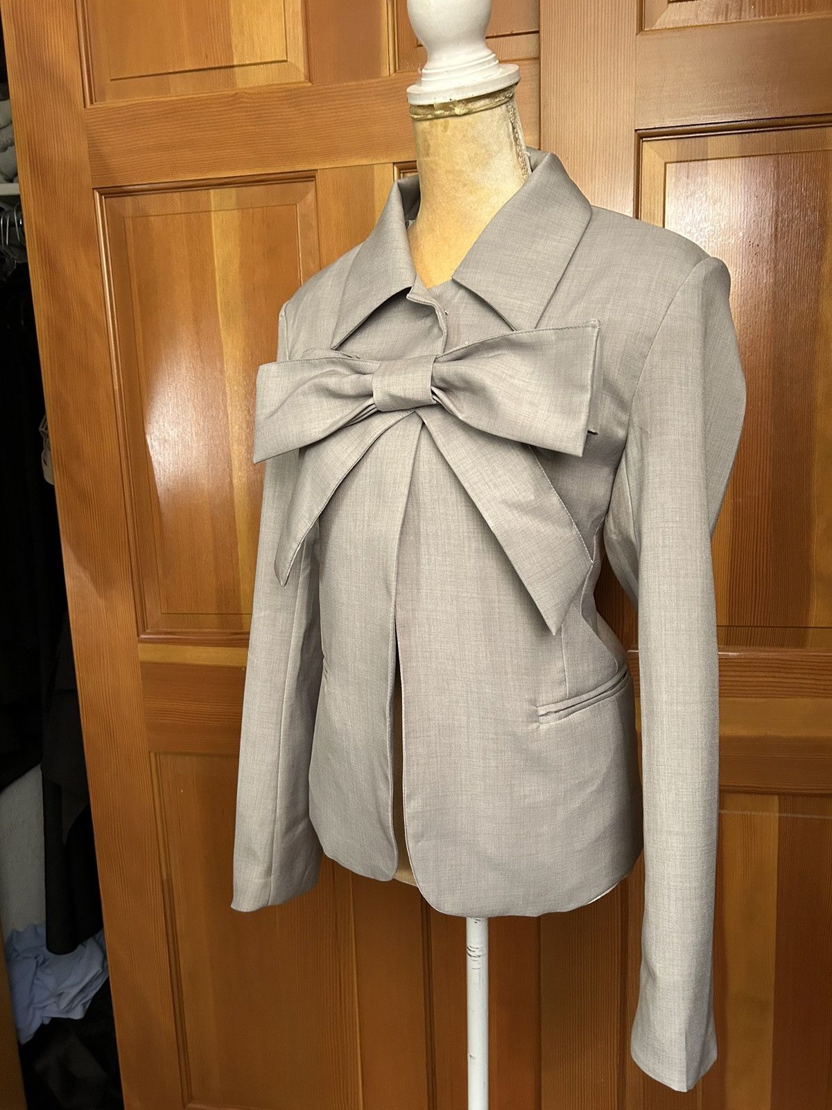 Designer × Other NWT, Lavishly Paris Women's Gray Bowknot Designer Shirt. Size S / US 4 / IT 40 - 11 Thumbnail
