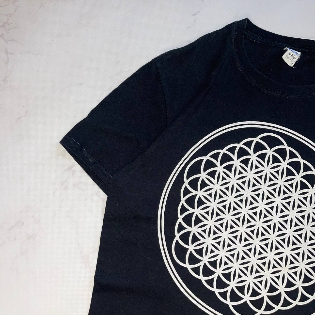 Vintage Vintage Band tees Bring me the horizon Tshirt rock band size Size US L / EU 52-54 / 3 - 3 Thumbnail