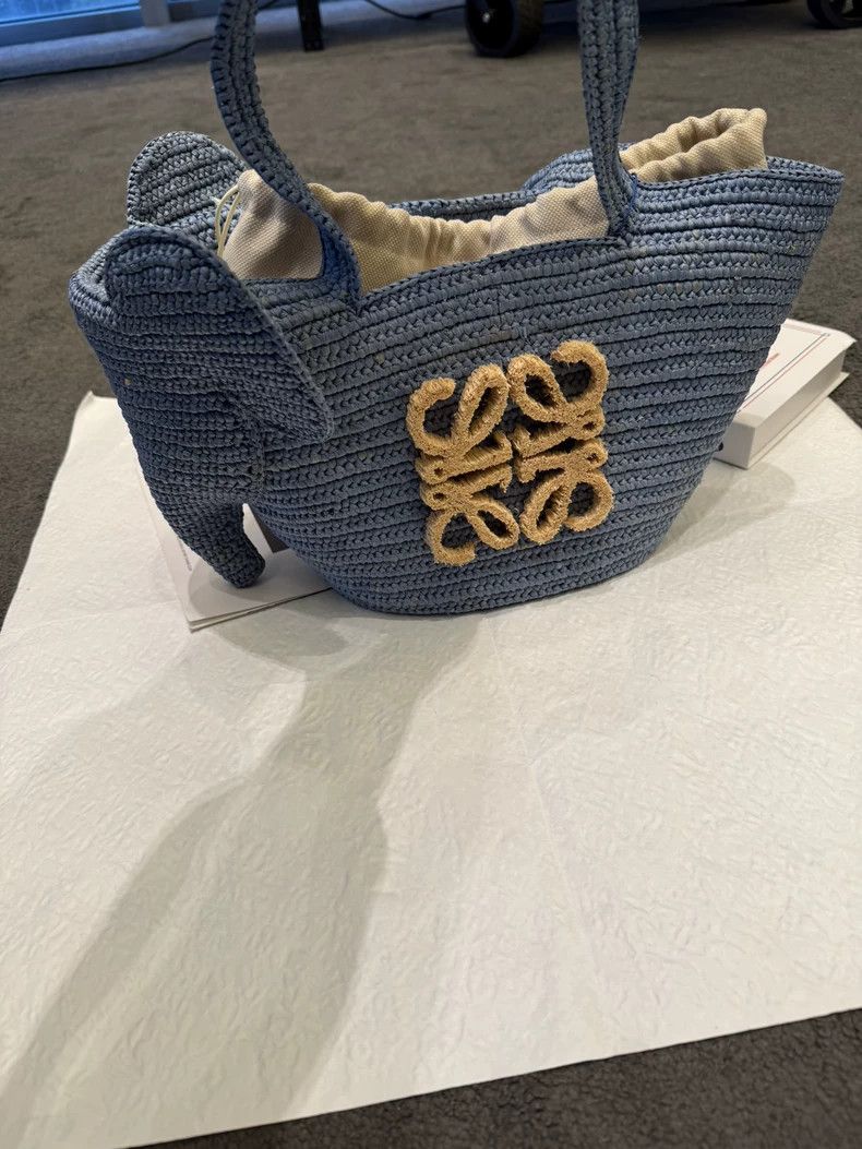 Loewe loewe Elephant-shaped woven vegetable basket handbag 2503-N Size ONE SIZE - 1 Thumbnail