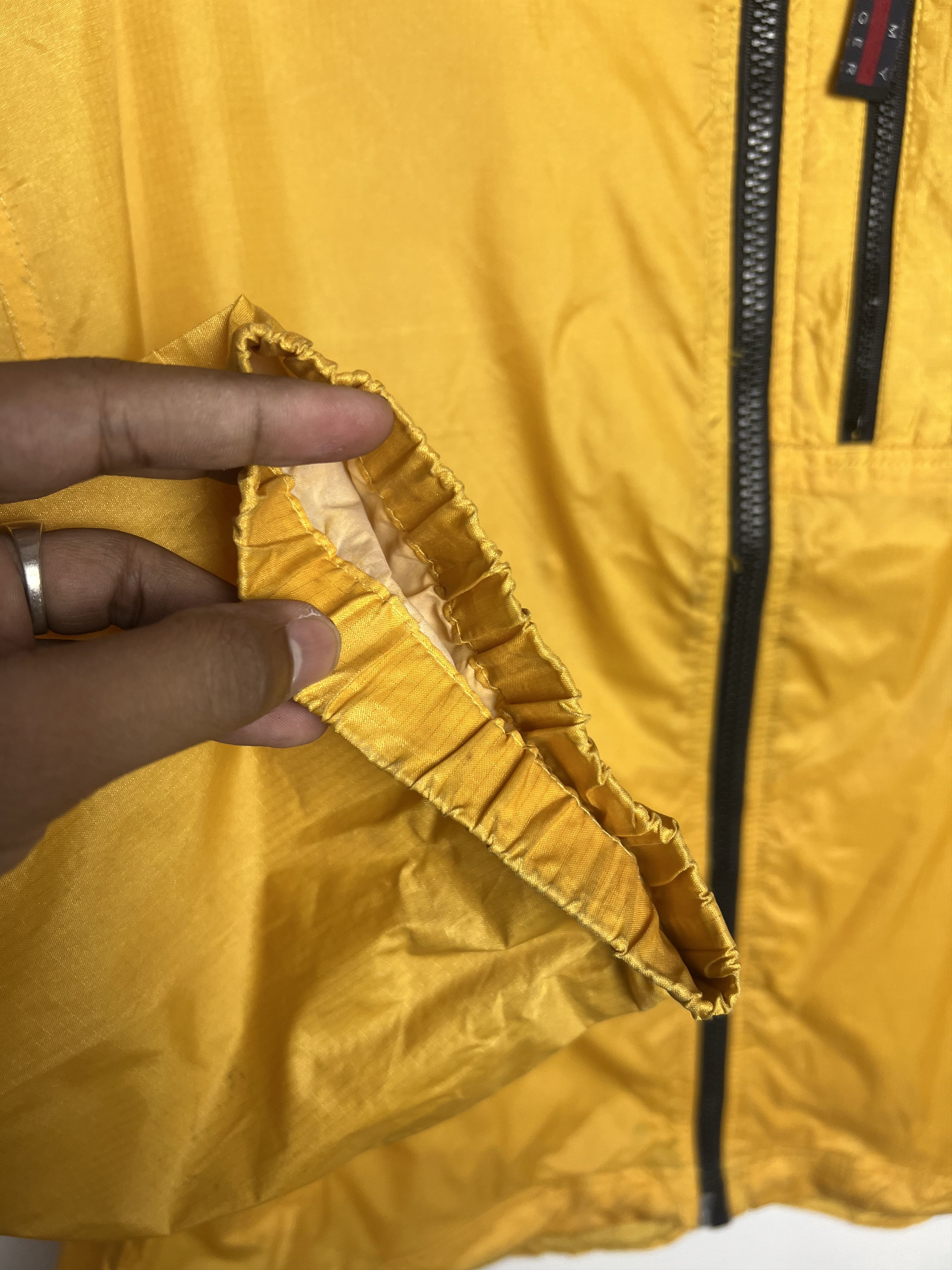 Tommy Hilfiger Vintage Tommy Hilfiger Yellow Windbreaker Jacket Size US L / EU 52-54 / 3 - 6 Thumbnail