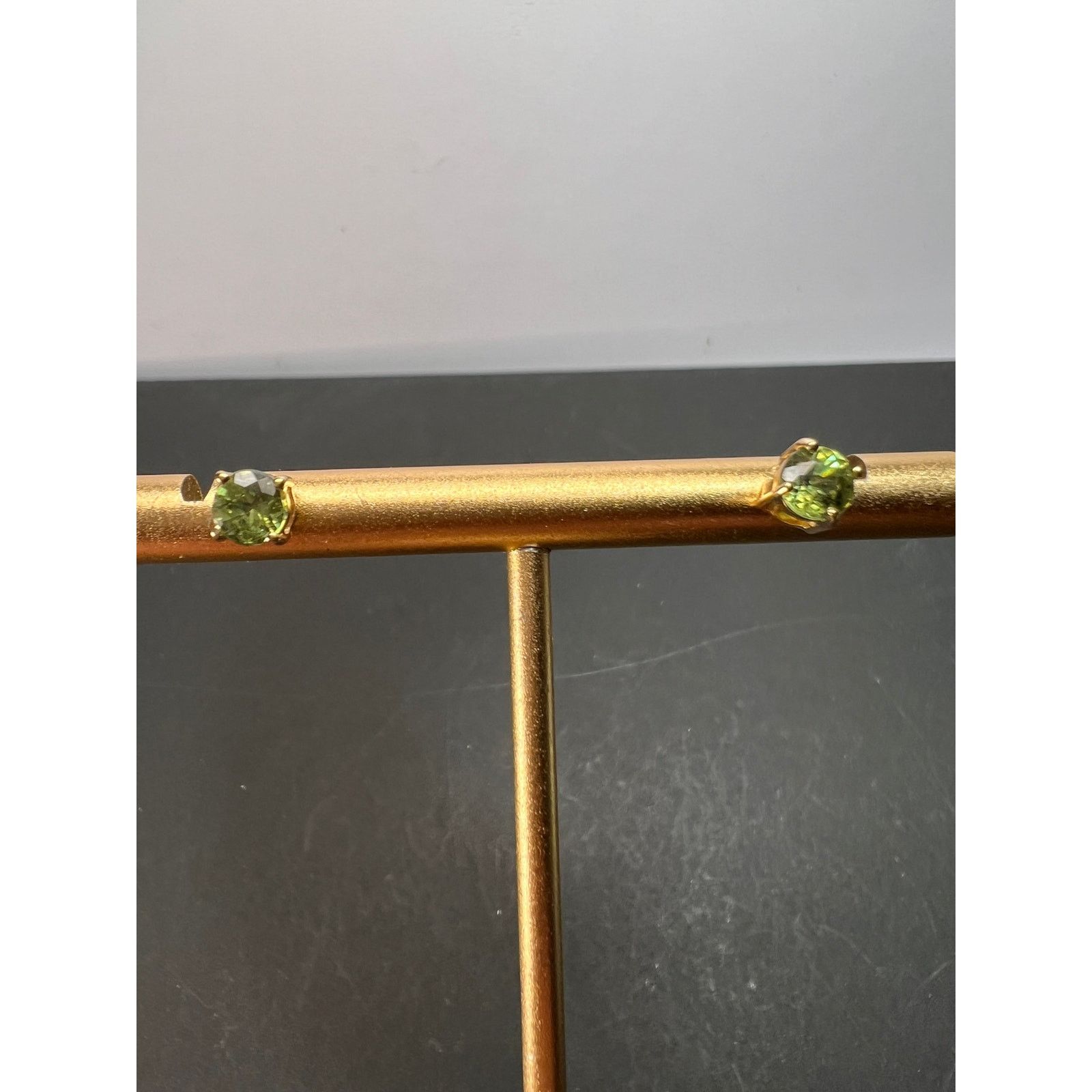 Other 14k gold 4.5mm mint peridot stud earrings Size ONE SIZE - 8 Thumbnail