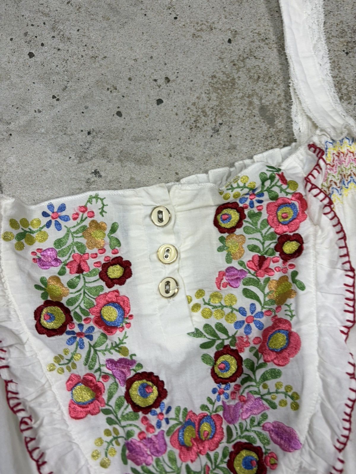 Dolce & Gabbana Vintage 2000s Dolce & Gabbana White Floral Embroidered Top Size M / US 6-8 / IT 42-44 - 8 Thumbnail