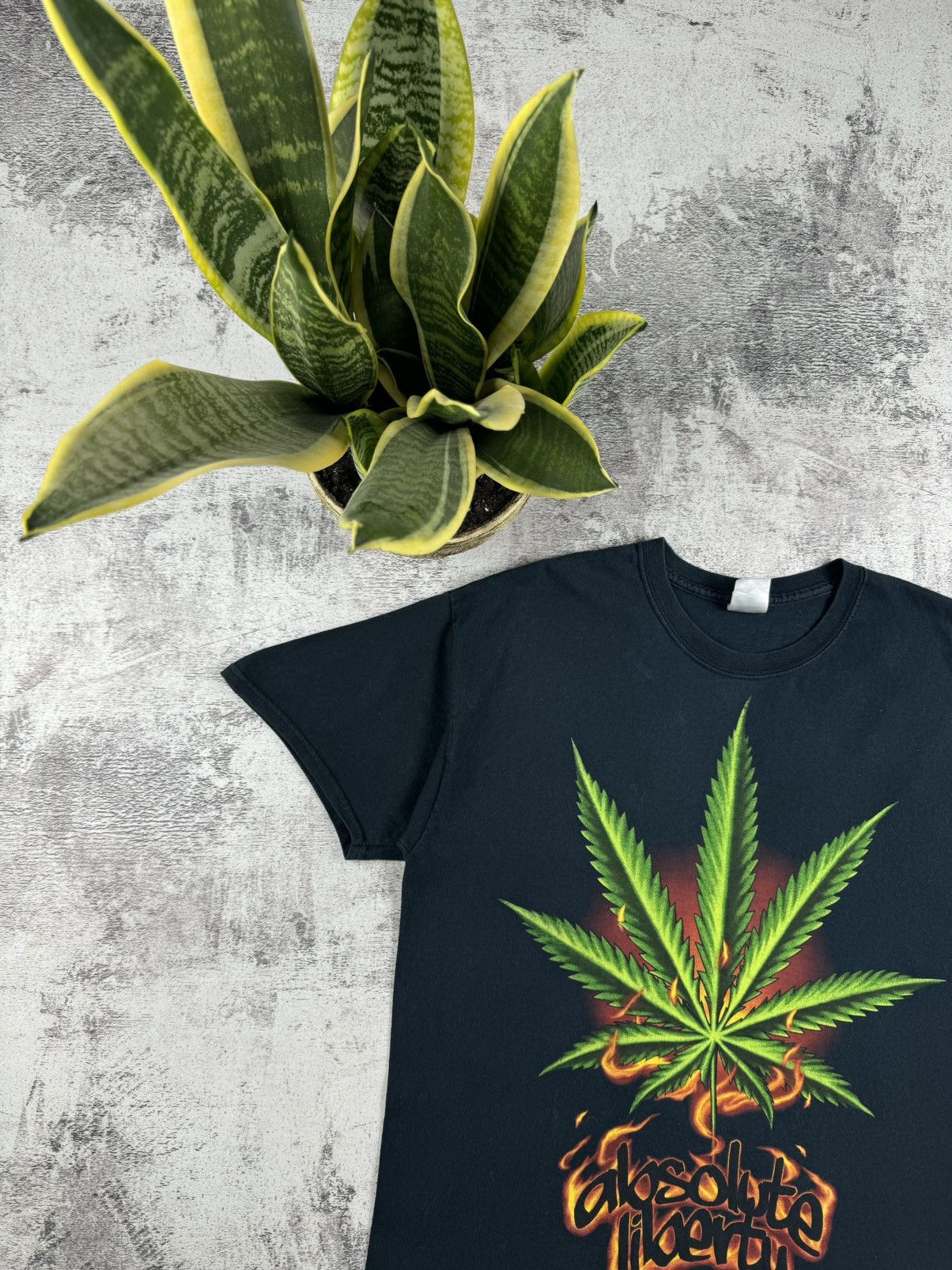 Vintage Marijuana Legalize Weed Smoke Y2K Cannabis Joint T Shirt Tee Size US L / EU 52-54 / 3 - 6 Thumbnail