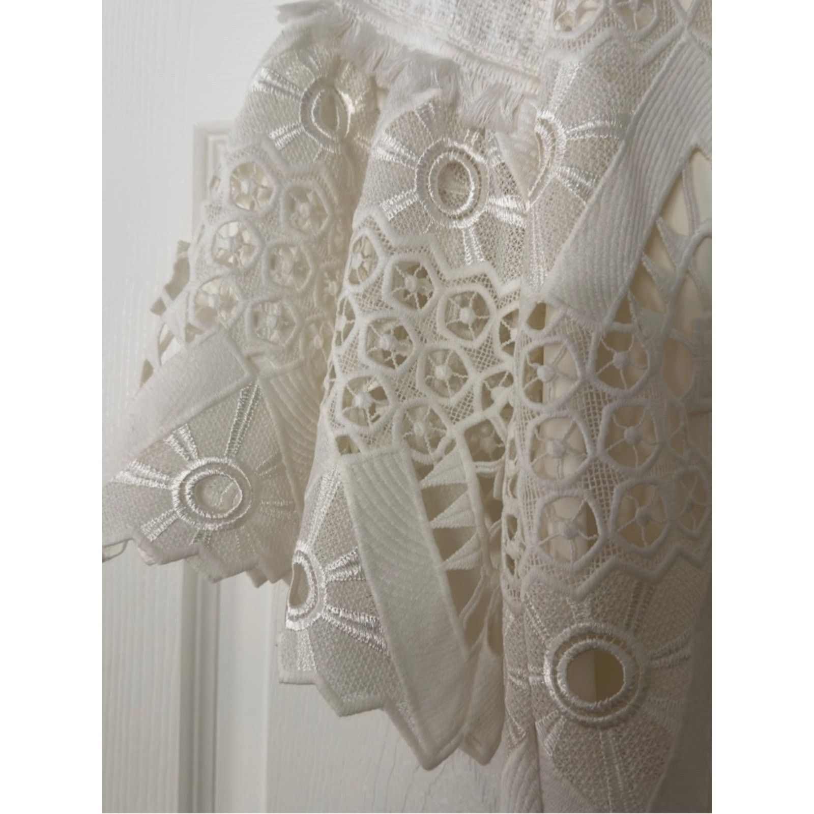 ALEXIS Alexis Cream Floral Lace V-Neck Bell Sleeve Top Size XS / US 0-2 / IT 36-38 - 3 Thumbnail
