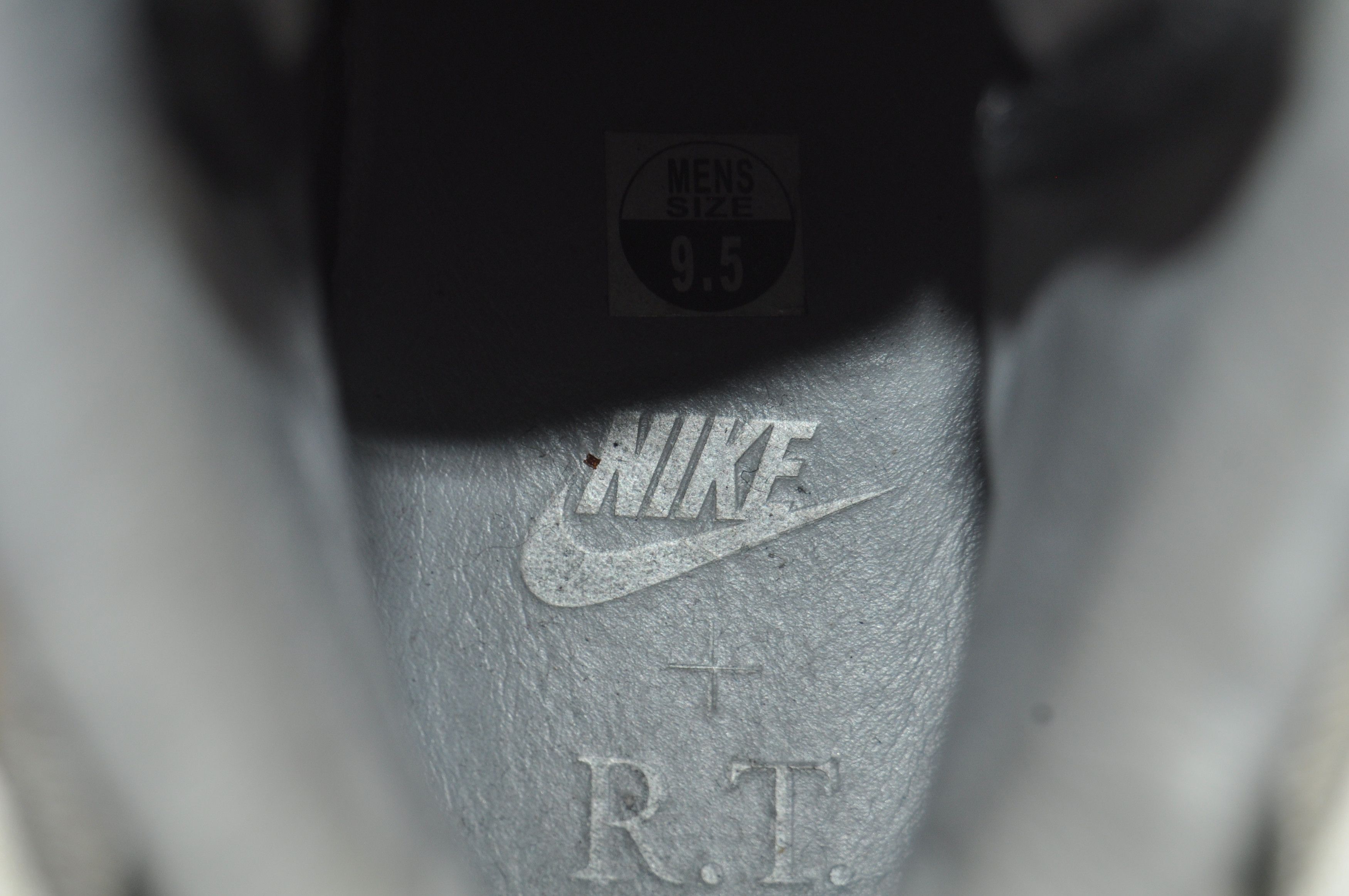 Nike × Riccardo Tisci Nike - Riccardo Tisci - 2014 - Air Force 1 Mid SP RT Size US 9.5 / EU 42-43 - 9 Thumbnail