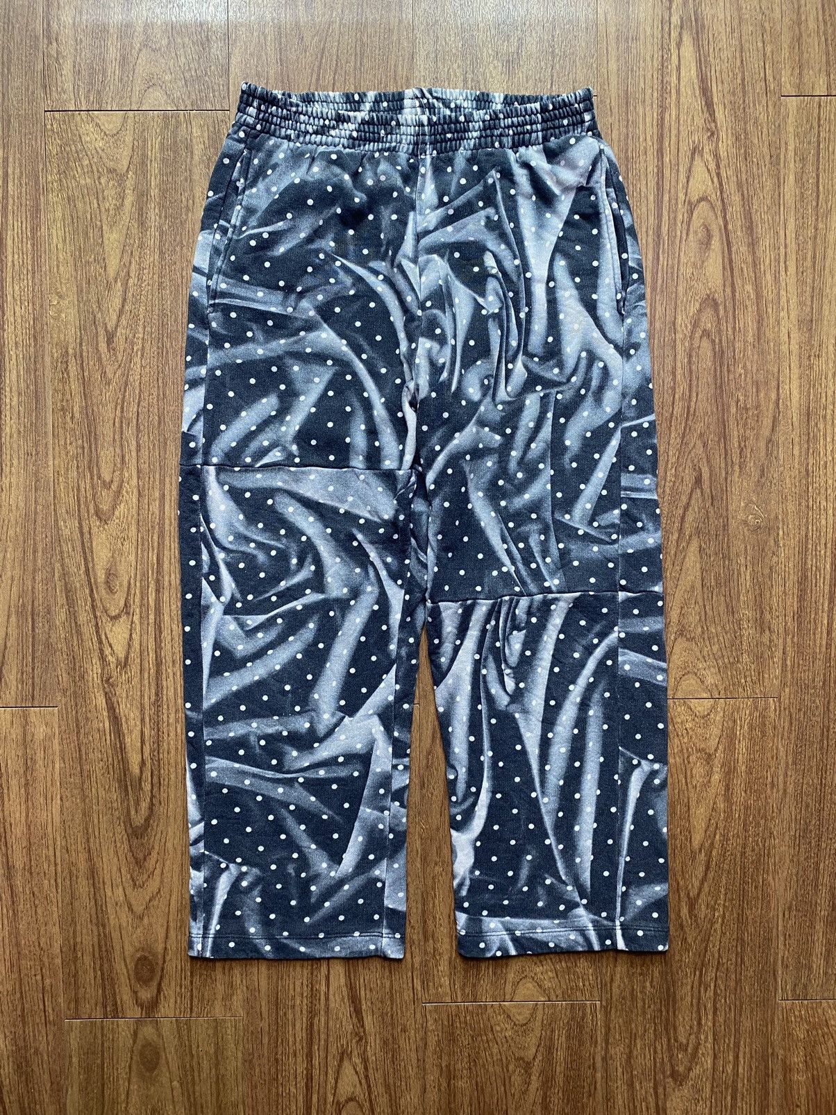 Maison Margiela MM6 Abstract Sweatpants Size US 30 / EU 46 - 1 Thumbnail