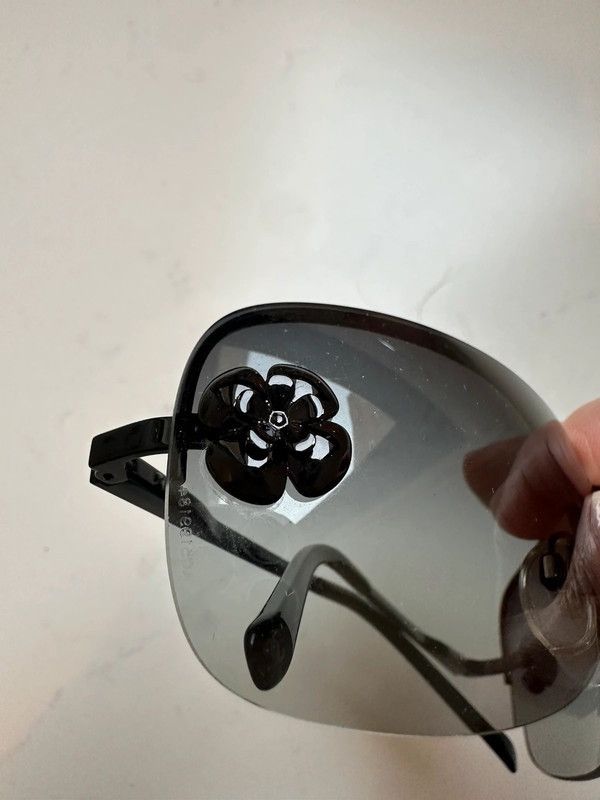 image of Chanel Sunglasses 4135 Camellia Rimless Vintage 4017 in Black, Women's