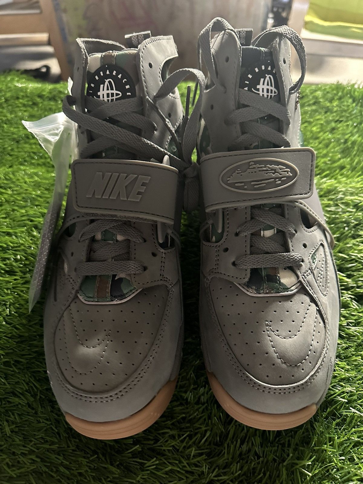 Corteiz × Nike Corteiz x Nike Air Trainer Huarache Gully Grey Size 9.5 M Size US 9.5 / EU 42-43 - 3 Thumbnail