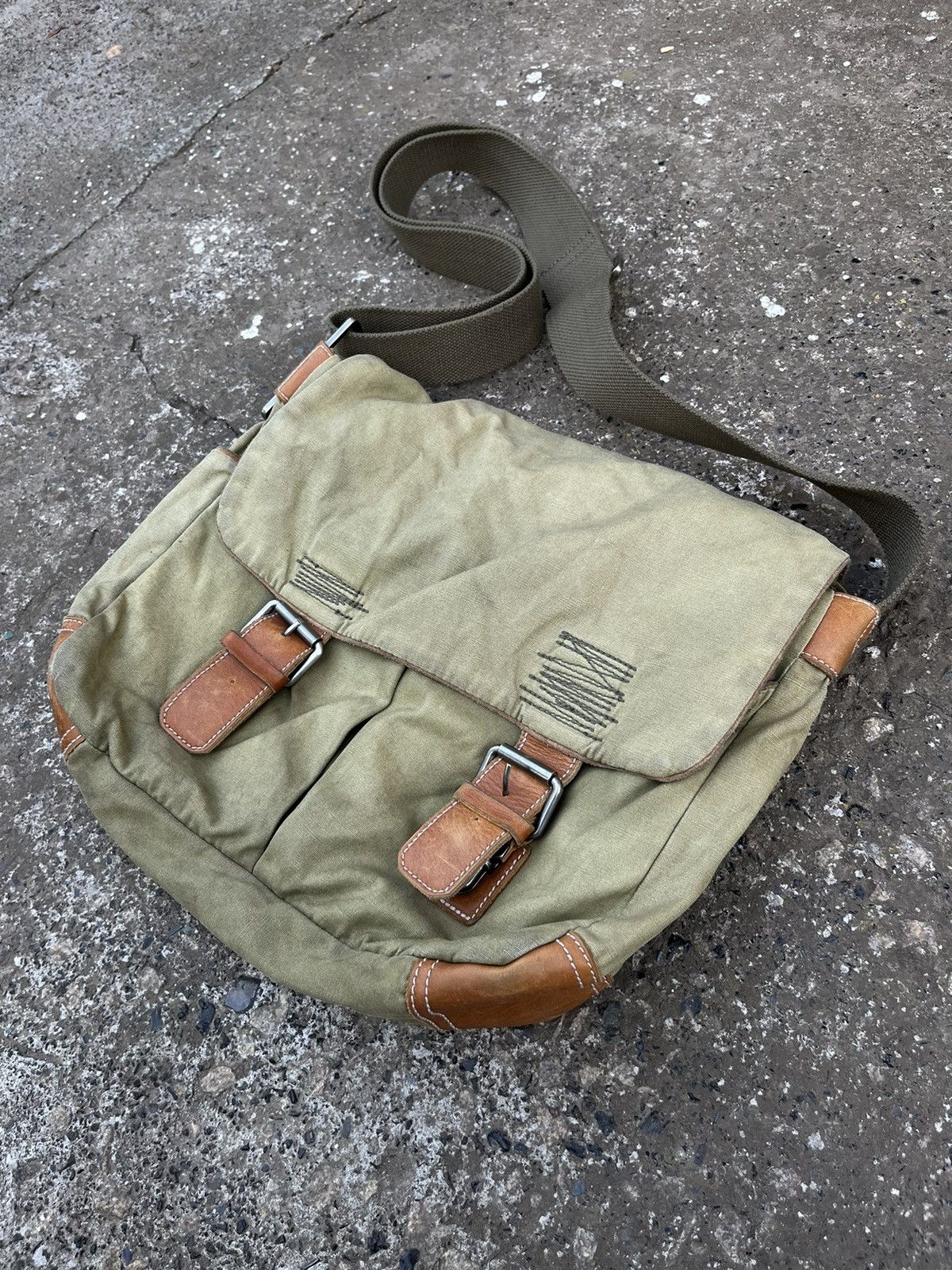 Japanese Brand Vintage Bree Waxed Canvas Japanese Style Crossbody Bag Size ONE SIZE - 2 Thumbnail