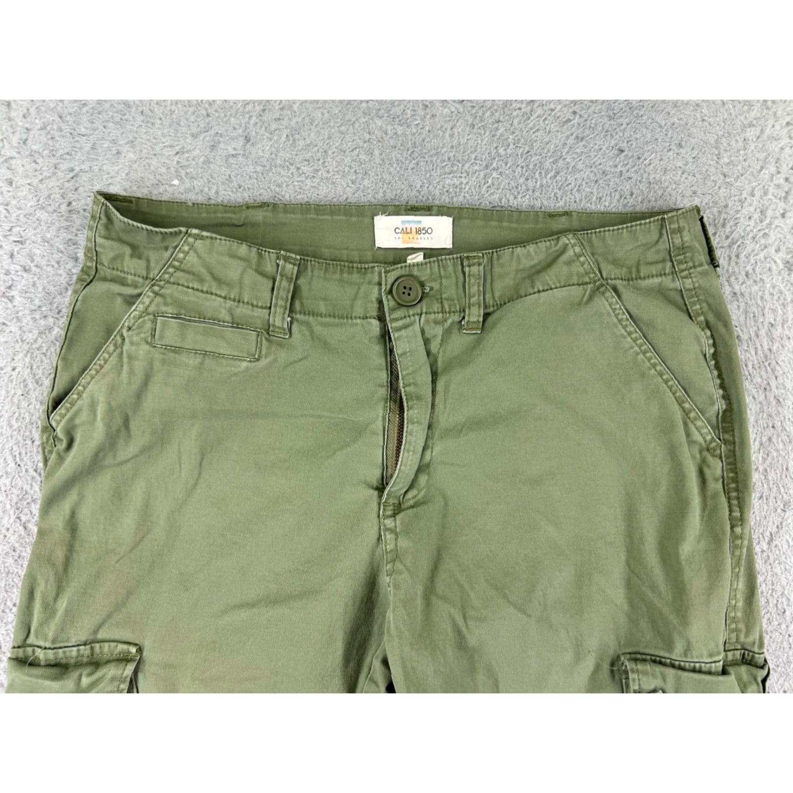 Vintage Cali 1850 Pants Womens Cargo Army Green Mid Rise Ankle Zip Cotton Blend 9 Tapered Pants Womens Green Cargo 9” rise Size 30" / US 8 / IT 44 - 7 Thumbnail