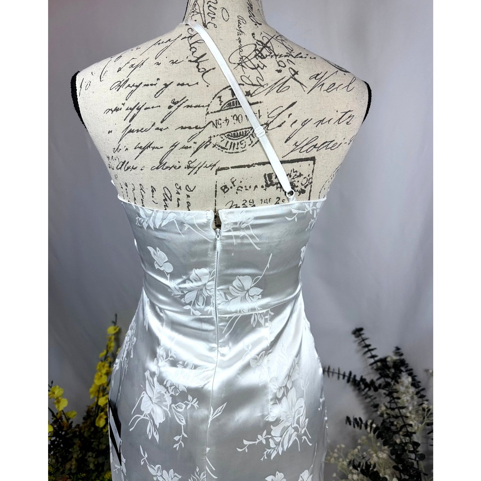Other Lulus On the Dance floor White Jacquard Fringe Midi Dress XS Size XS / US 0-2 / IT 36-38 - 12 Thumbnail