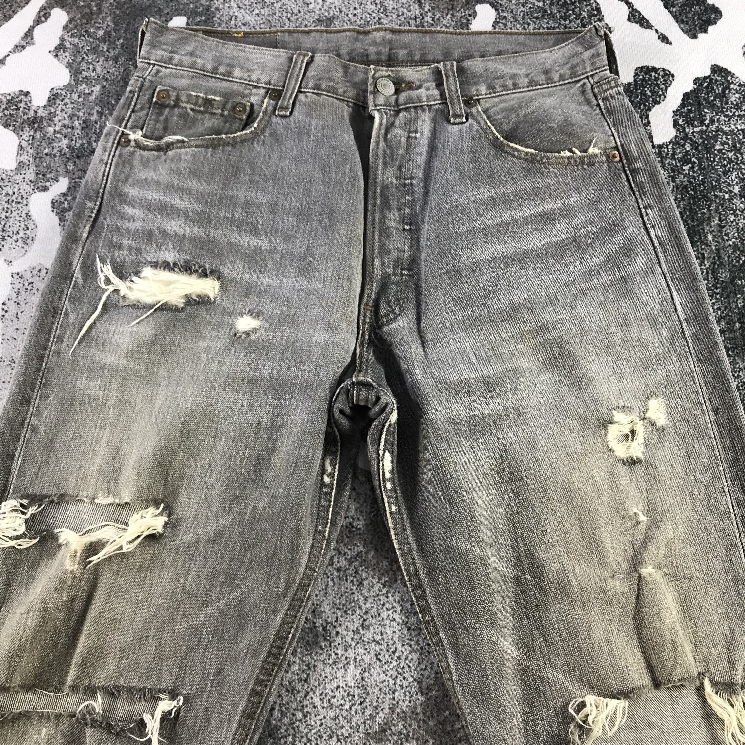 Levi's Vintage Levis 501 Jeans Faded Gray Denim KJ3369 Size US 30 / EU 46 - 3 Thumbnail