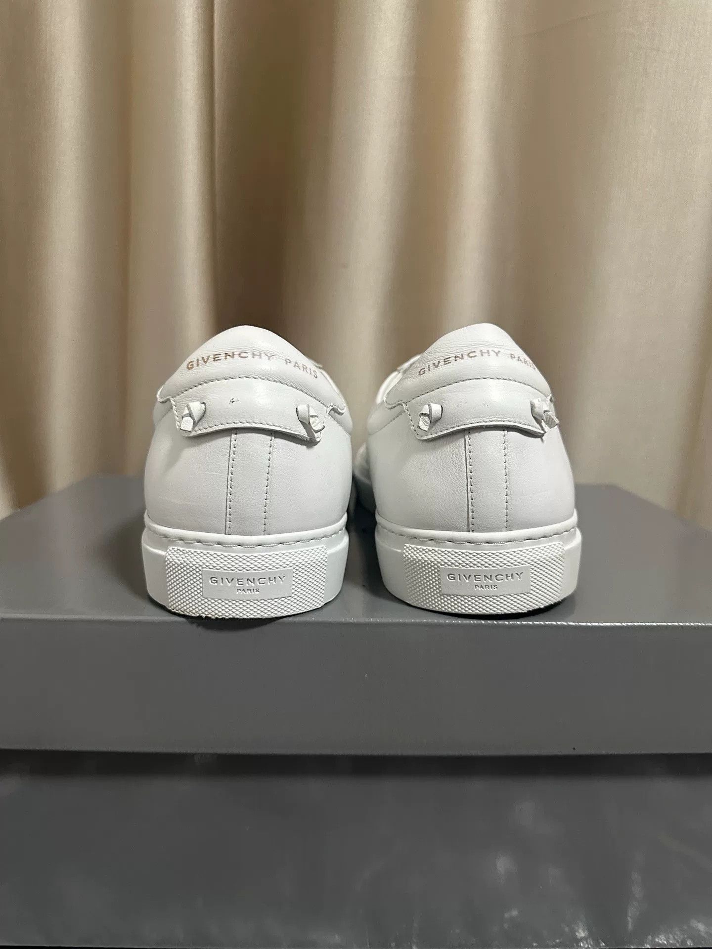 Givenchy Givenchy Low-Top White Sneakers Size US 12 / EU 45 - 6 Thumbnail