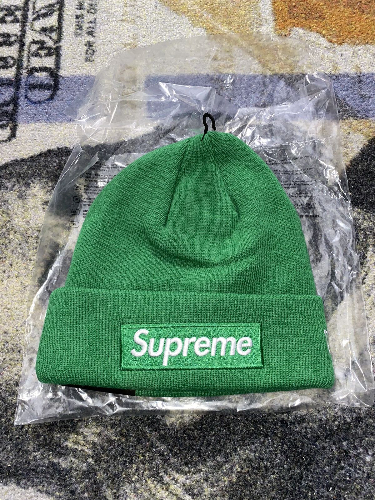 送料無料の商品 Era New Supreme FW21 Supreme × Era New Box Pink Beanie Logo 帽子