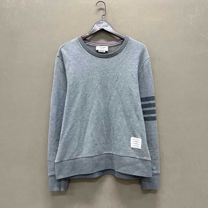 Thom Browne Thom Browne Gray Four Stripe Sweatshirt Size US L / EU 52-54 / 3 - 1 Thumbnail