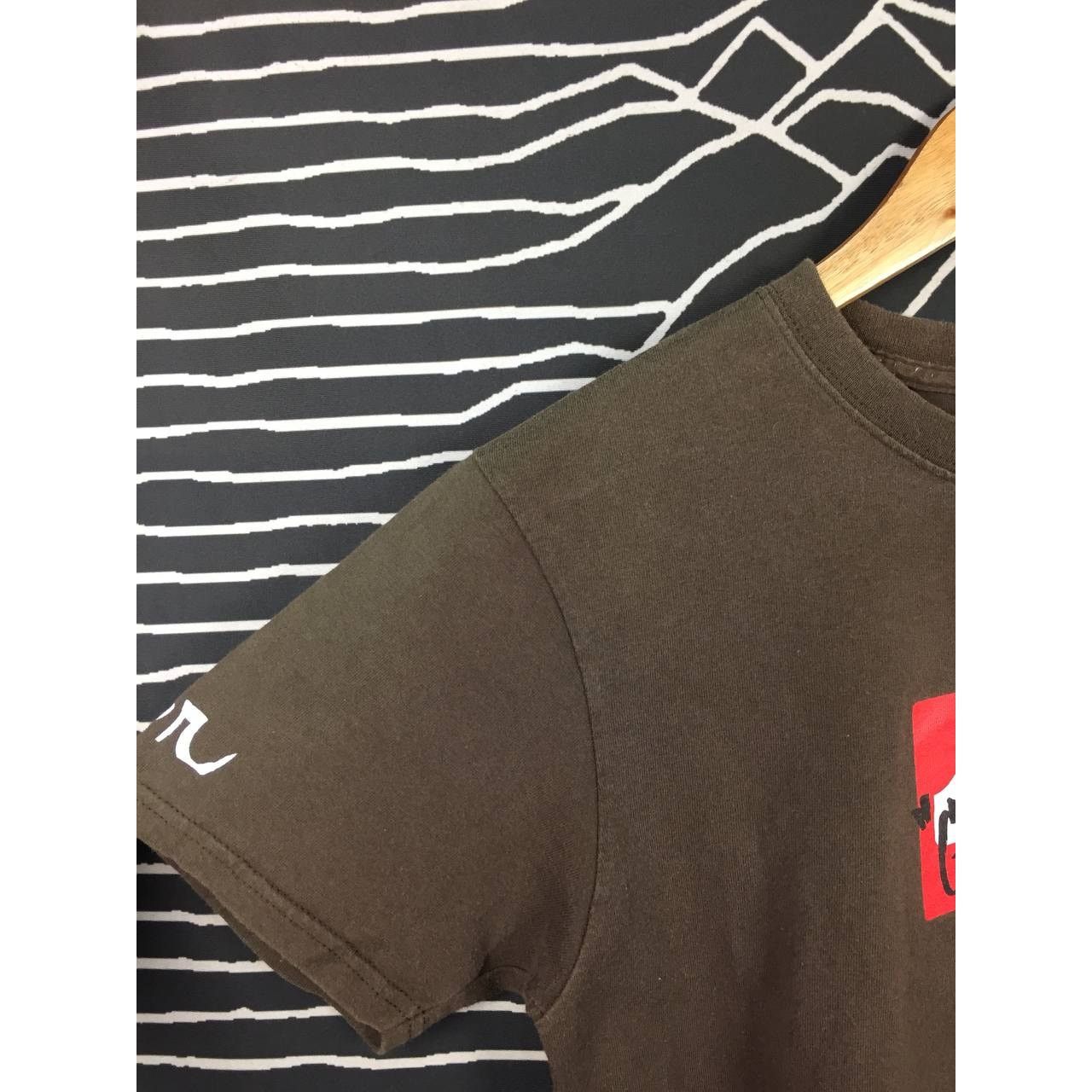 Quiksilver × Vintage Vtg Quiksilver Center Logo Hafa Adai Guam Surf Skate Tee Size US S / EU 44-46 / 1 - 4 Thumbnail