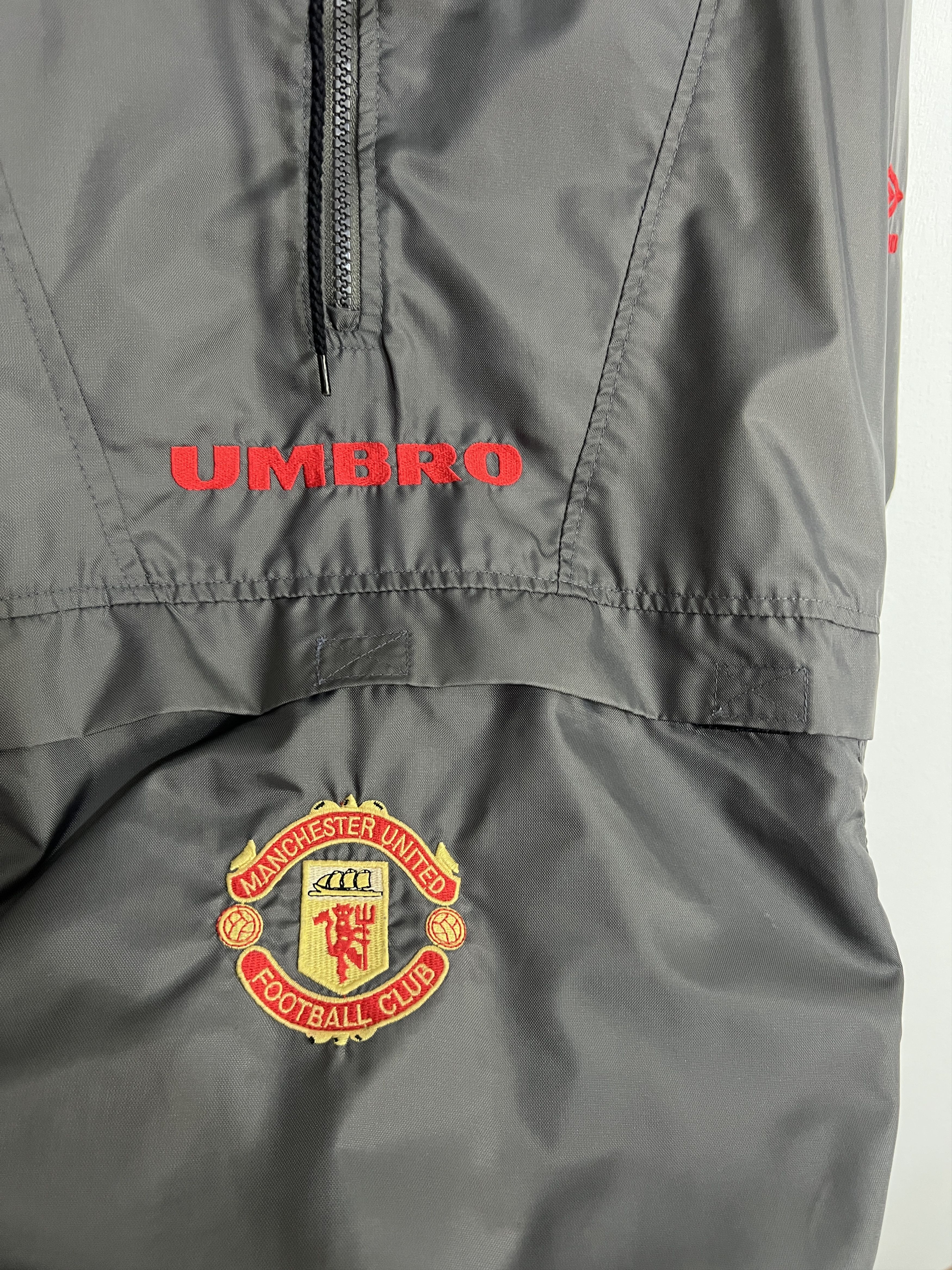 Umbro Manchester United Football Jacket Soccer Hooded Track Size US XL / EU 56 / 4 - 3 Thumbnail