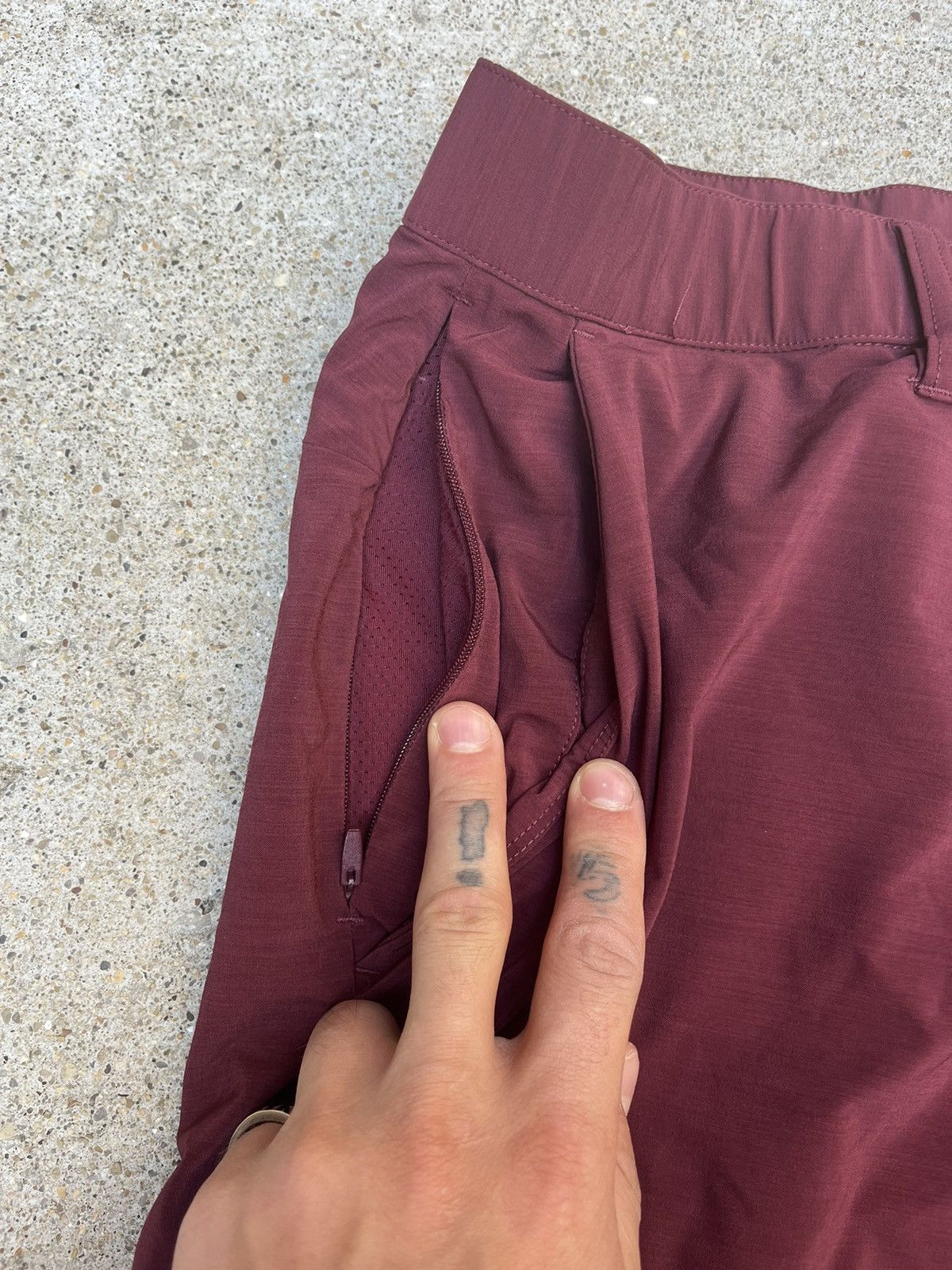 Fabletics Fabletics Maroon Workout Pants Size US 32 / EU 48 - 3 Thumbnail