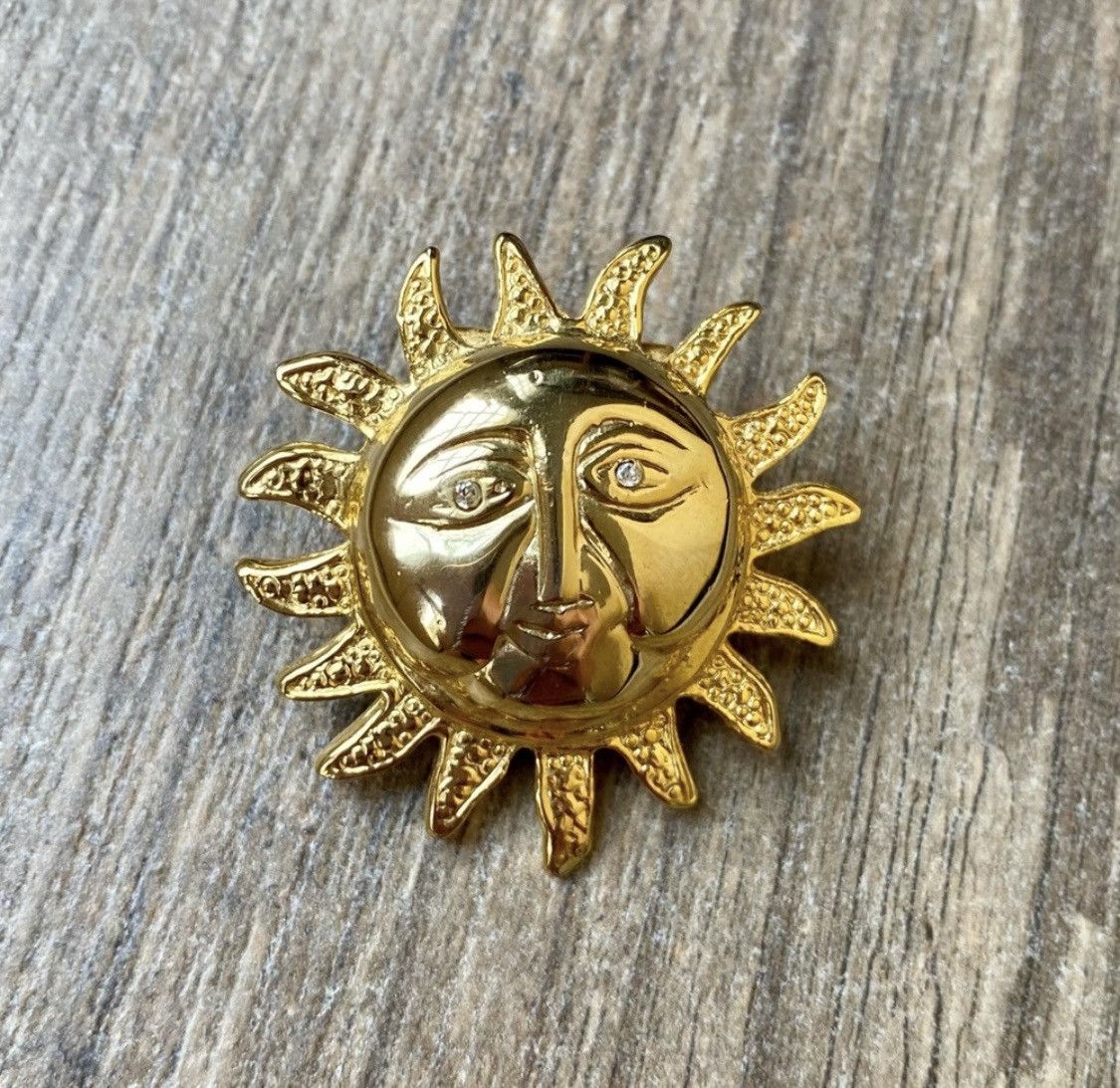 Other VINTAGE TEXTURED GOLD SUN FACE BROOCH PIN WITH DIAMOND EYES Size ONE SIZE - 3 Thumbnail