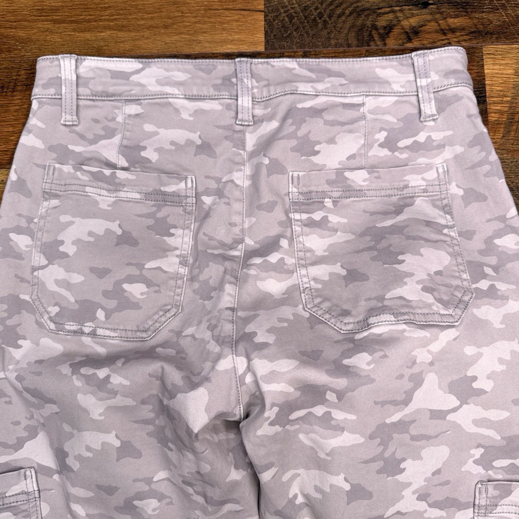 Banana Republic Banana Republic Sloan Utility Pants Womens 8 Gray Camouflage Mid Rise Stretch Cargo Cargo Pants Tapered Regular City Army Ban Republic Sloan Size 30" / US 8 / IT 44 - 7 Thumbnail