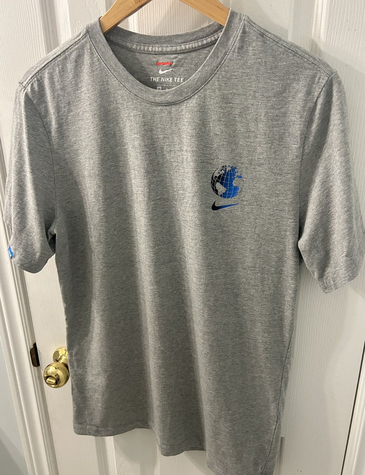 Nike Nike Sportswear Worldwide Globe SS Tee Mens Grey T-shirt M Size US M / EU 48-50 / 2 - 3 Thumbnail