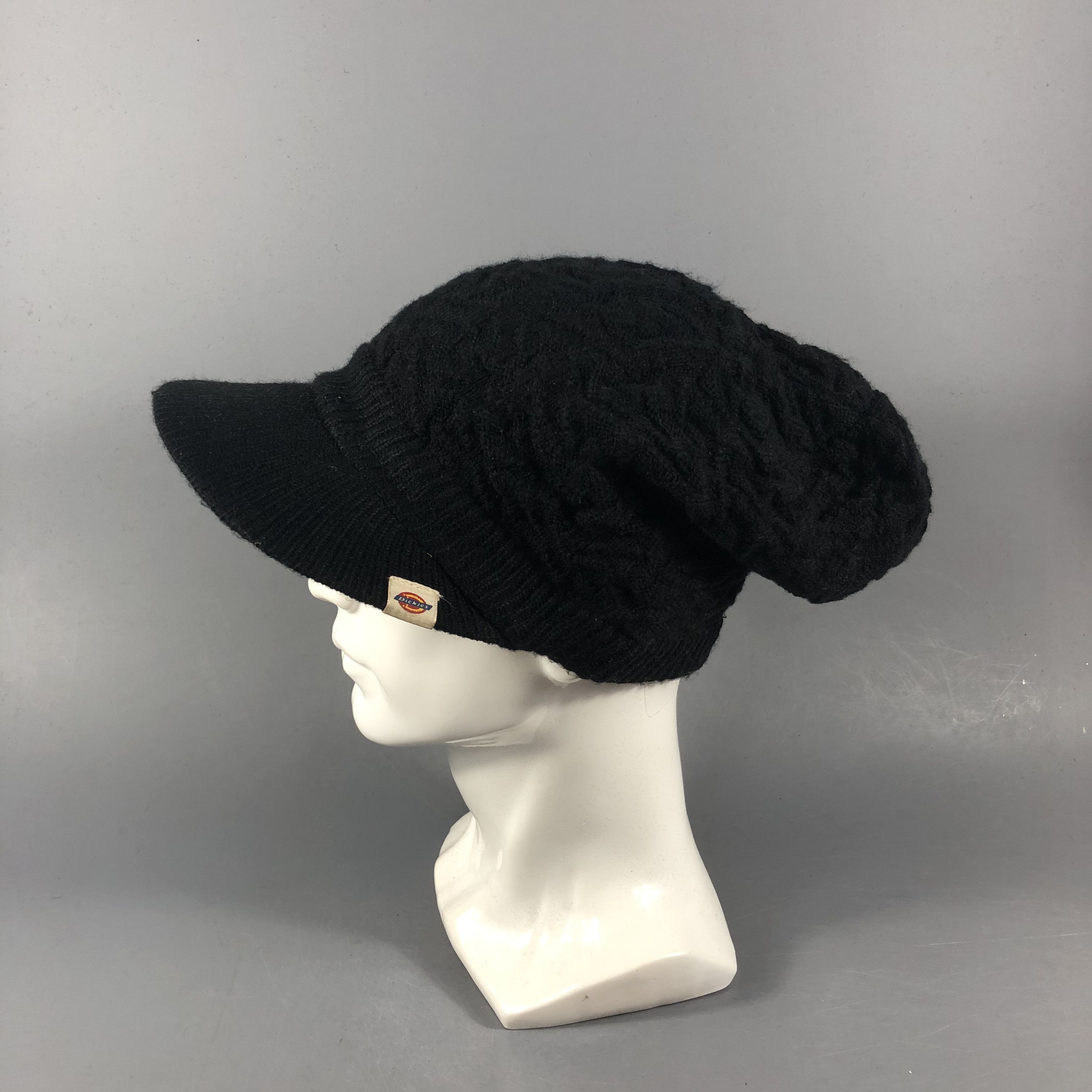Dickies Dickies Cable Knit Visor Beanie Snowcap Snow Hat B879 Size ONE SIZE - 1 Thumbnail