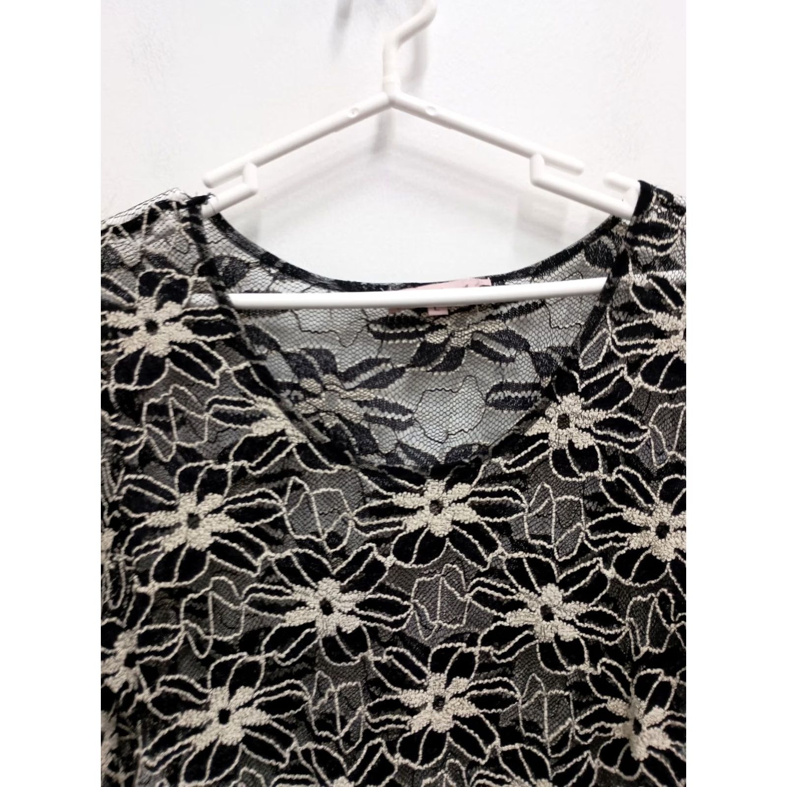Vintage Y2K Young Essence Fairy Grunge Top Womens Large Black White Floral Sheer Lace V-Neck Pullover Long Sleeve Blouse Size L / US 10 / IT 46 - 2 Thumbnail