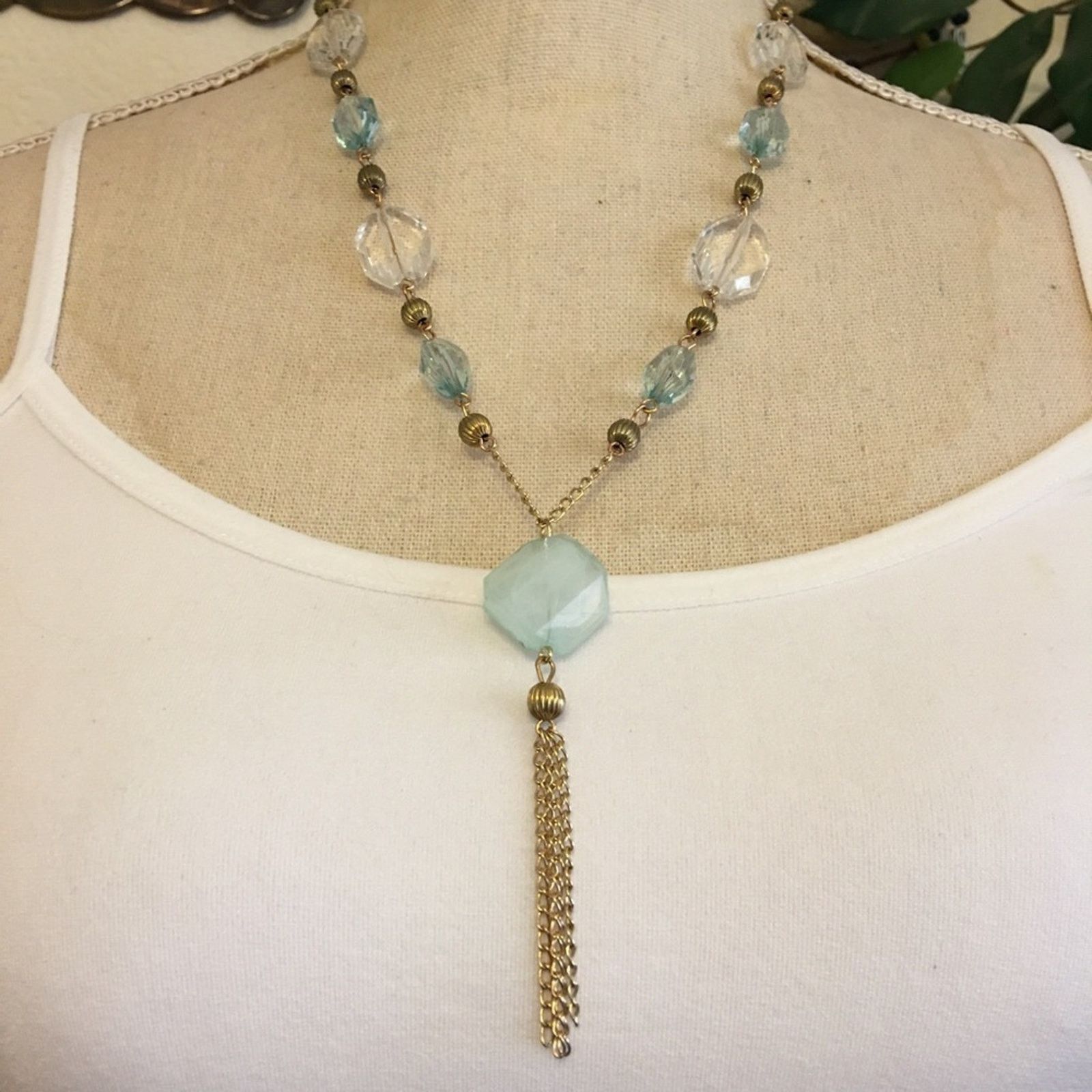 Vintage Vintage plastic beaded gold tone chain necklace Size ONE SIZE - 1 Thumbnail