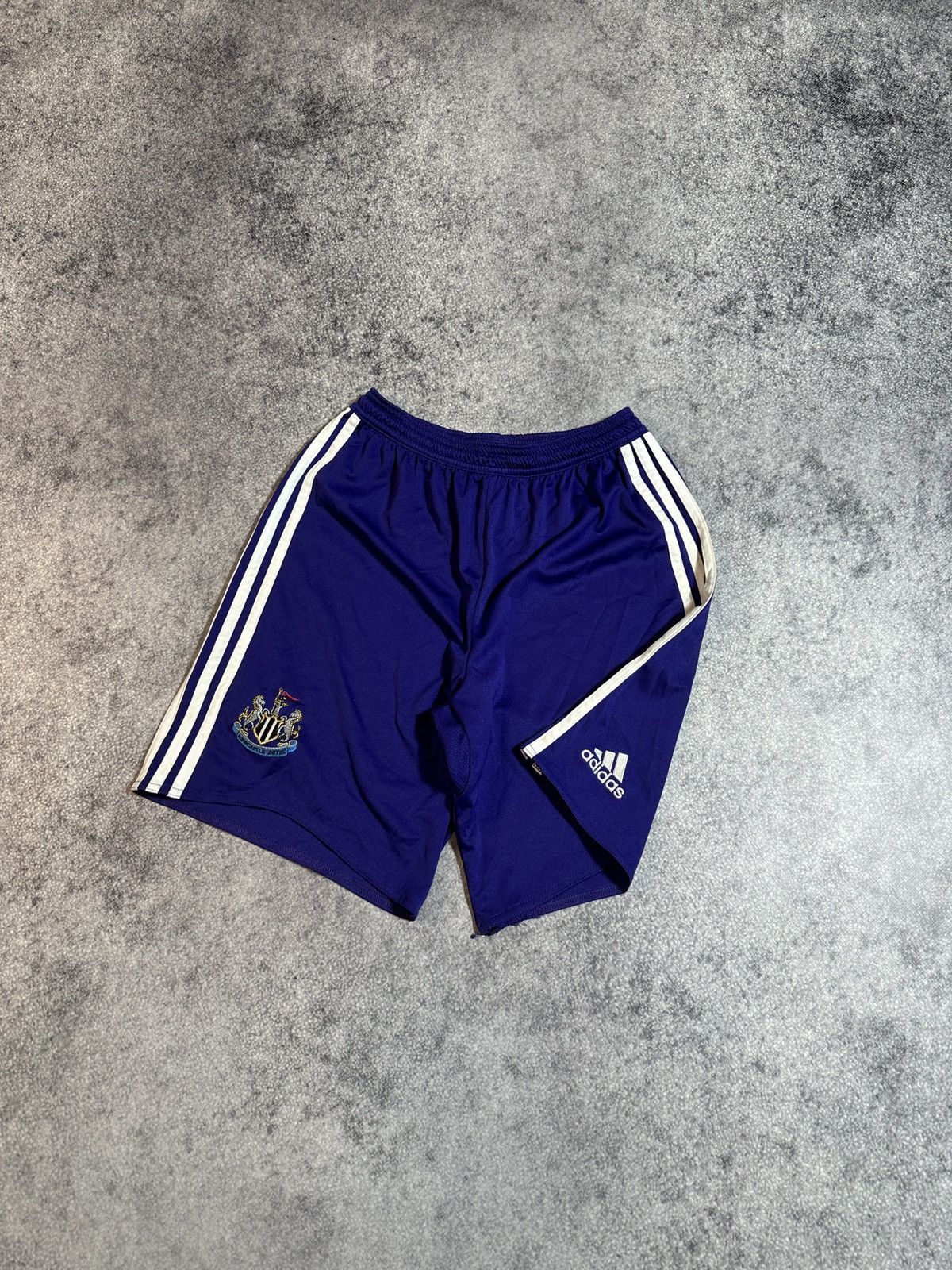 Adidas Vintage Adidas New Castle Shorts Rare Streetwear Soccer S Size US 29 - 1 Thumbnail