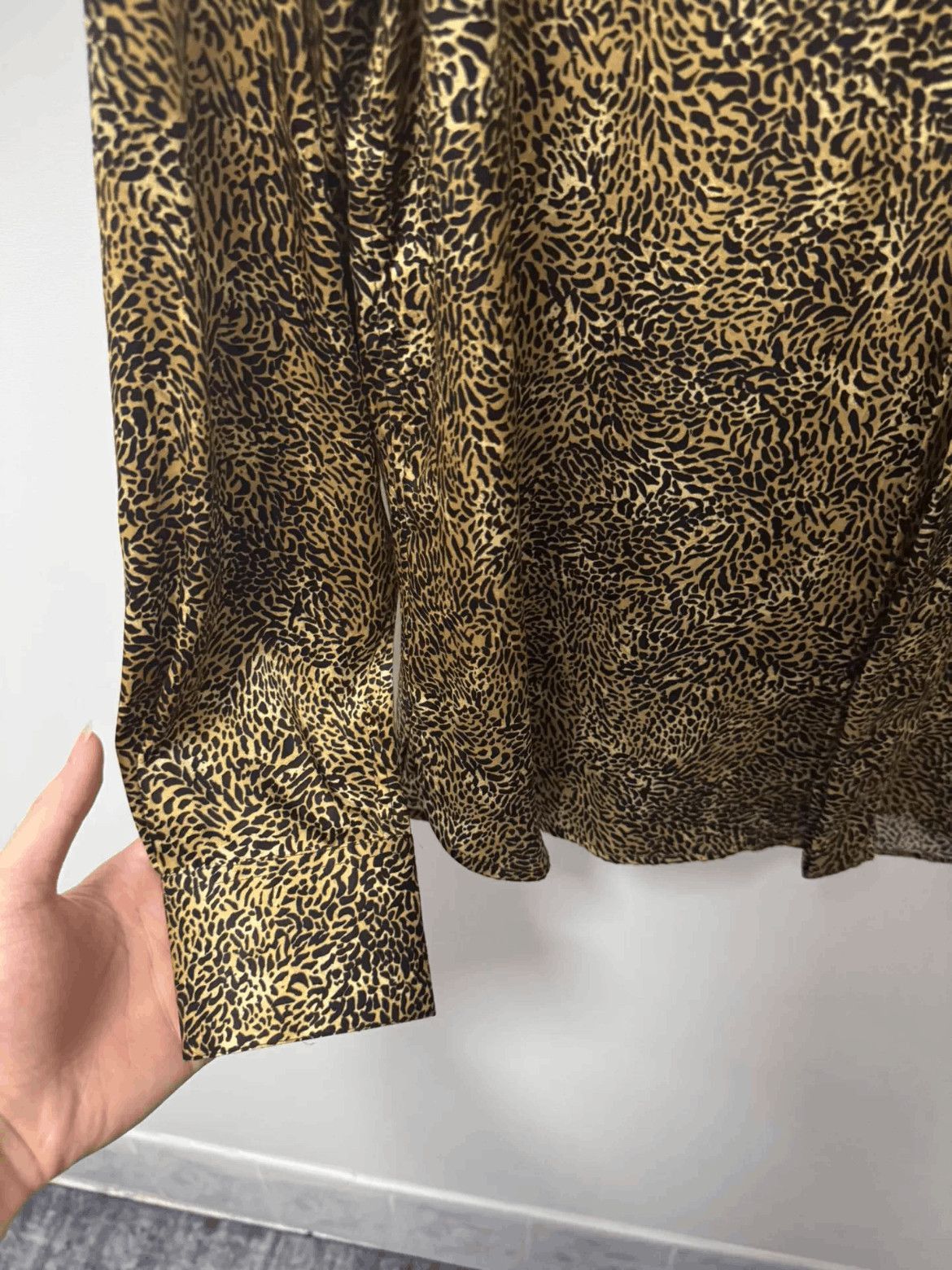 Saint Laurent Paris Sz 37 Saint Laurent Paris 20AW Runway Leopard Silk Shirt-25 Size US S / EU 44-46 / 1 - 5 Thumbnail
