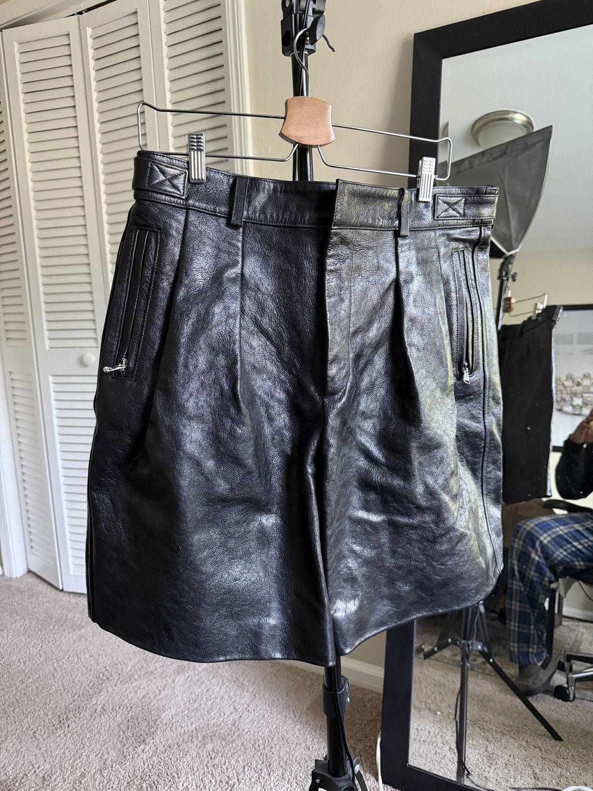 RECTO Recto Black Pleated Leather Shorts Size US 36 / EU 52 - 1 Thumbnail