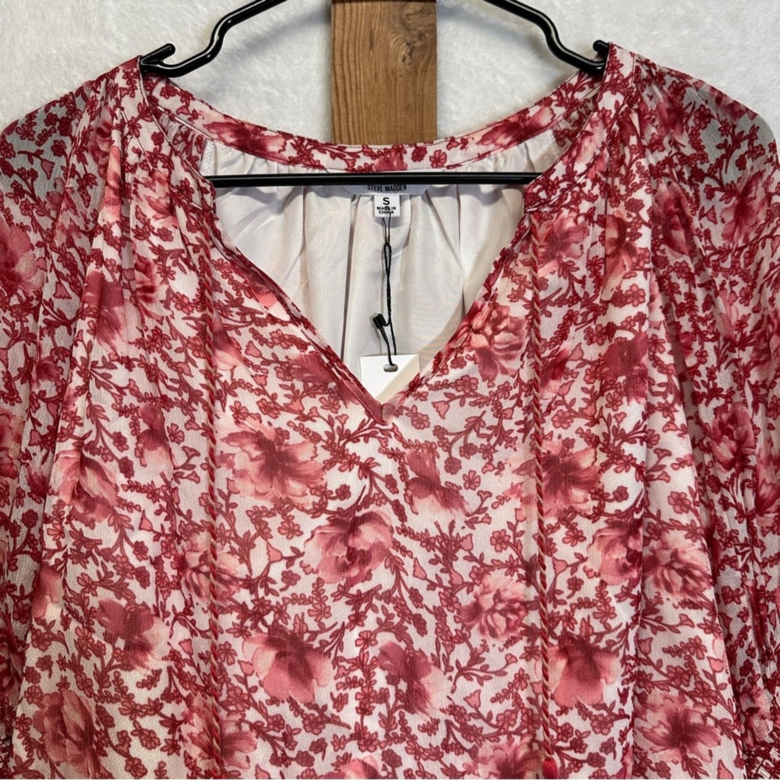 BB Dakota BB Dakota Say a Prairie for You Red Pink & White Floral Top Size S / US 4 / IT 40 - 2 Thumbnail