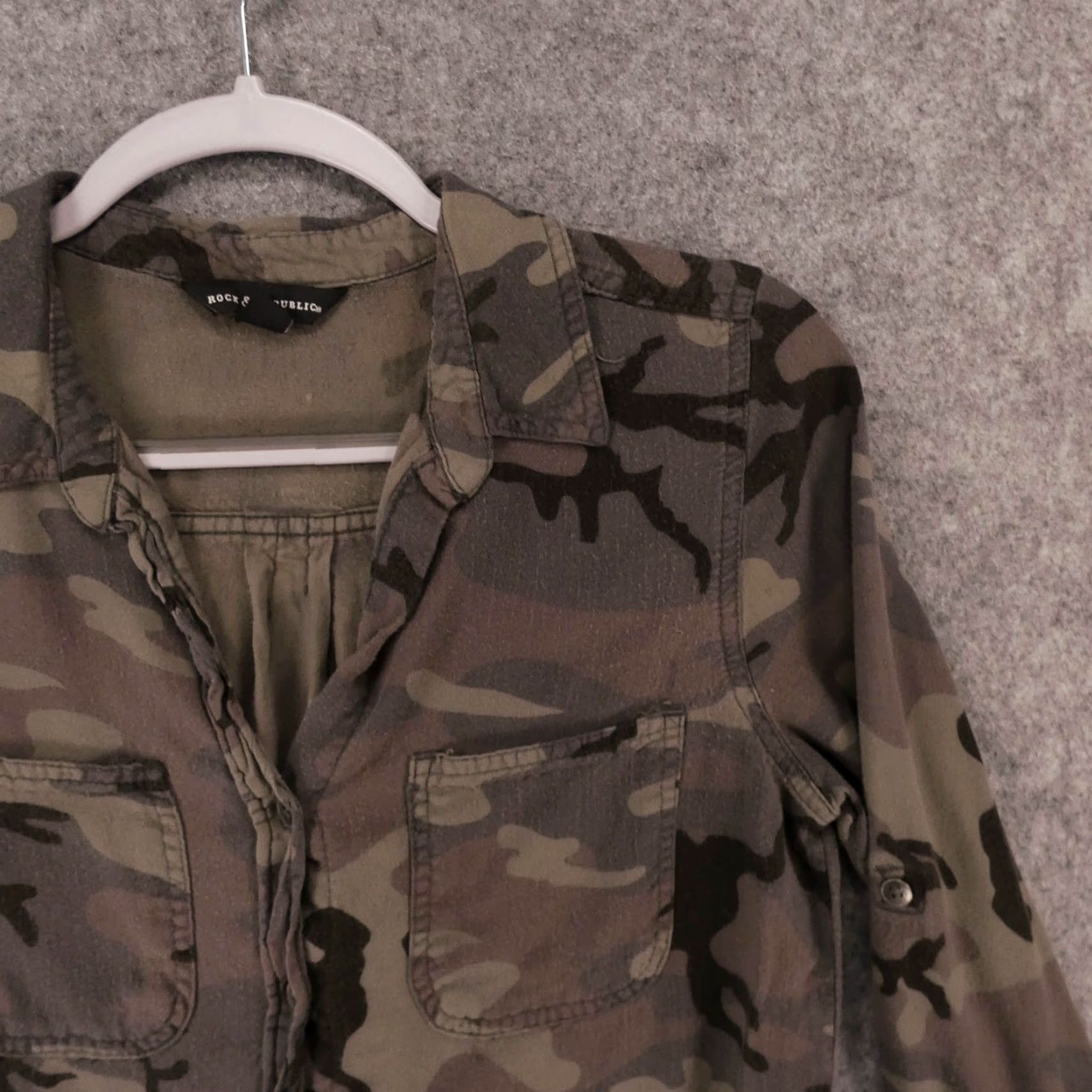 Vintage Rock & Republic Shirt Womens Medium Long Sleeve Button Up Gray Camo Size M / US 6-8 / IT 42-44 - 6 Thumbnail