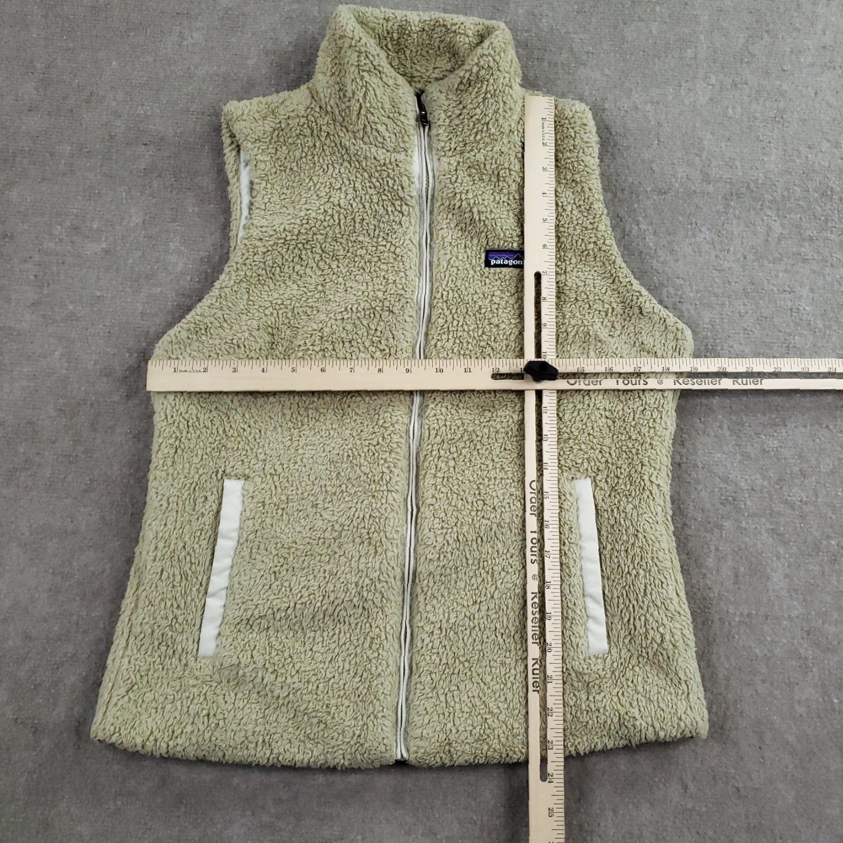 Patagonia Patagonia Vest Womens Large Beige Fleece Sherpa Zip Pockets Outerwear Size L / US 10 / IT 46 - 2 Thumbnail