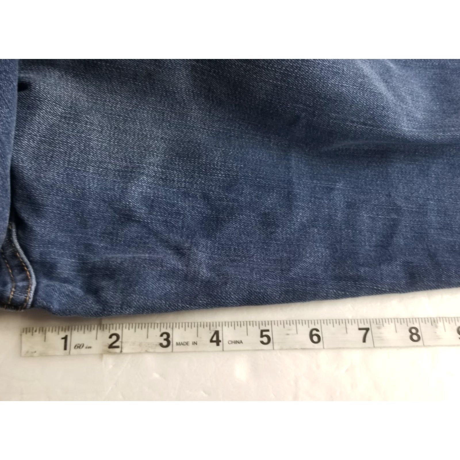 Levi's Levi's 721 Jeans Women Size 25 Denim High Rise Skinny Slimming Blue 5-Pocket Logo Embroidered Pockets Denim Jean Pants Stretch Modern Classic Retro Size 42" / US 20 - 4 Thumbnail