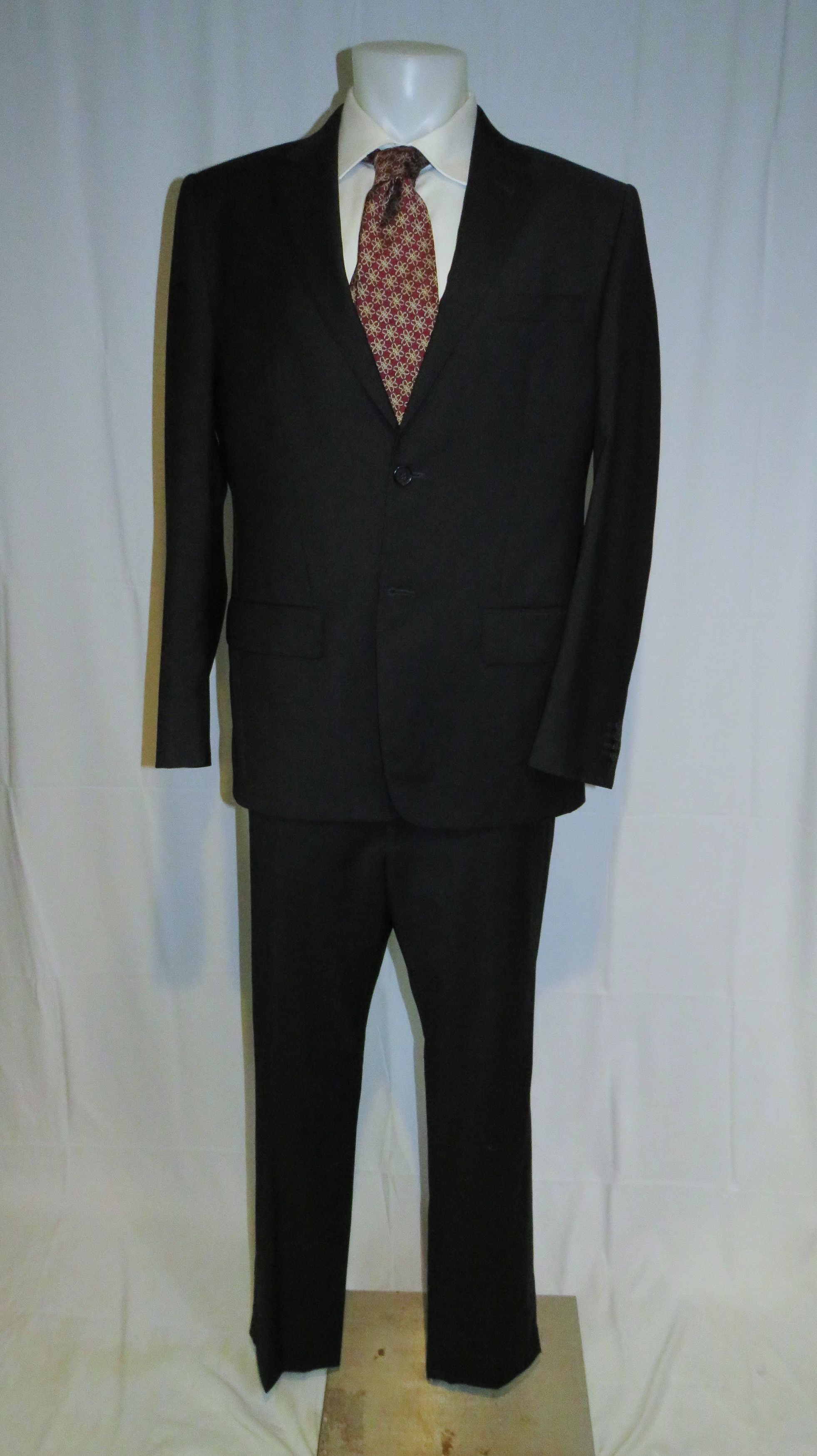 Valentino Solid Black Fleece Wool Two Button Suit 44 Size 44R - 1 Thumbnail