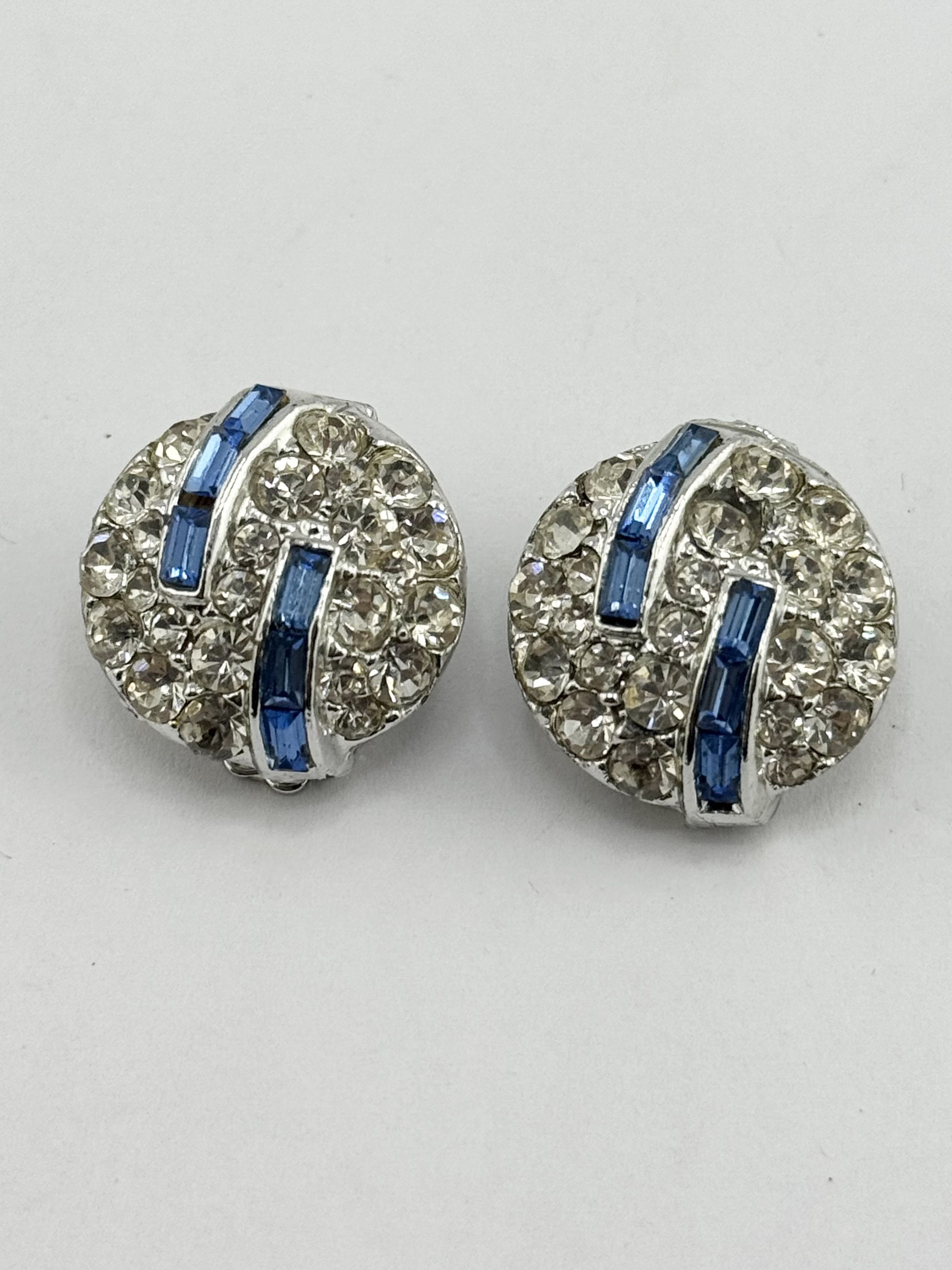 Vintage Vintage blue rhinestone circle clip on earrings Size ONE SIZE - 1 Thumbnail