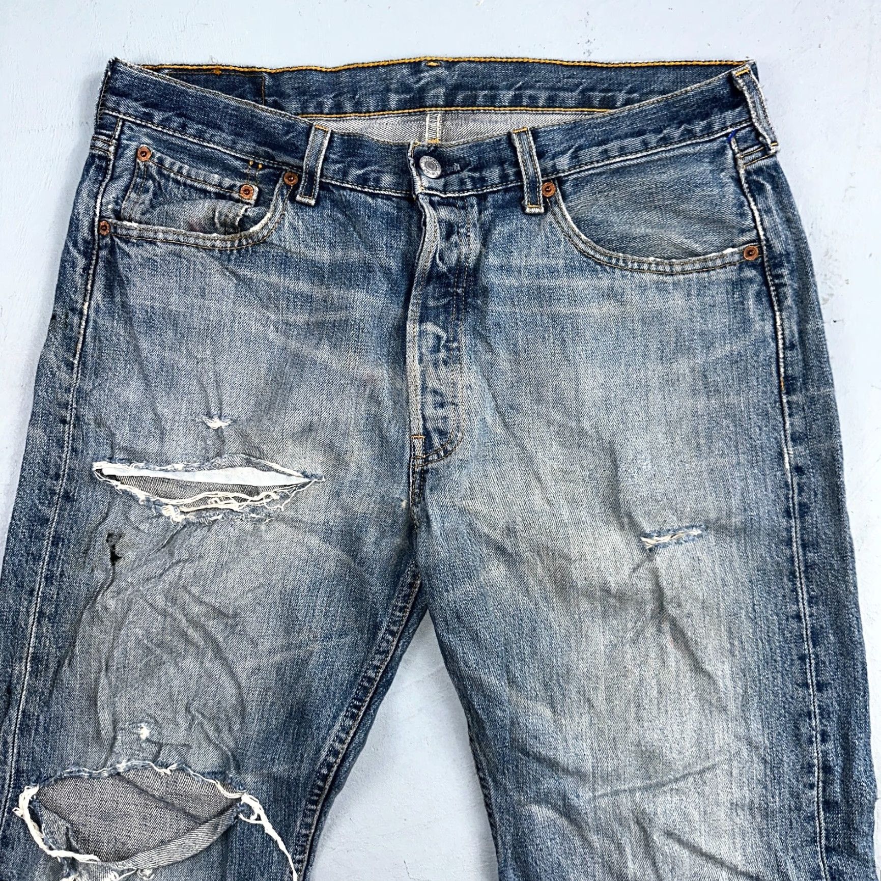 Levi's VINTAGE Levi's 501 Jeans - Denim Straight Fit - Blue Light Wash - 34x34 - Men / Regular Rise - 90s Theme Size US 34 / EU 50 - 2 Thumbnail