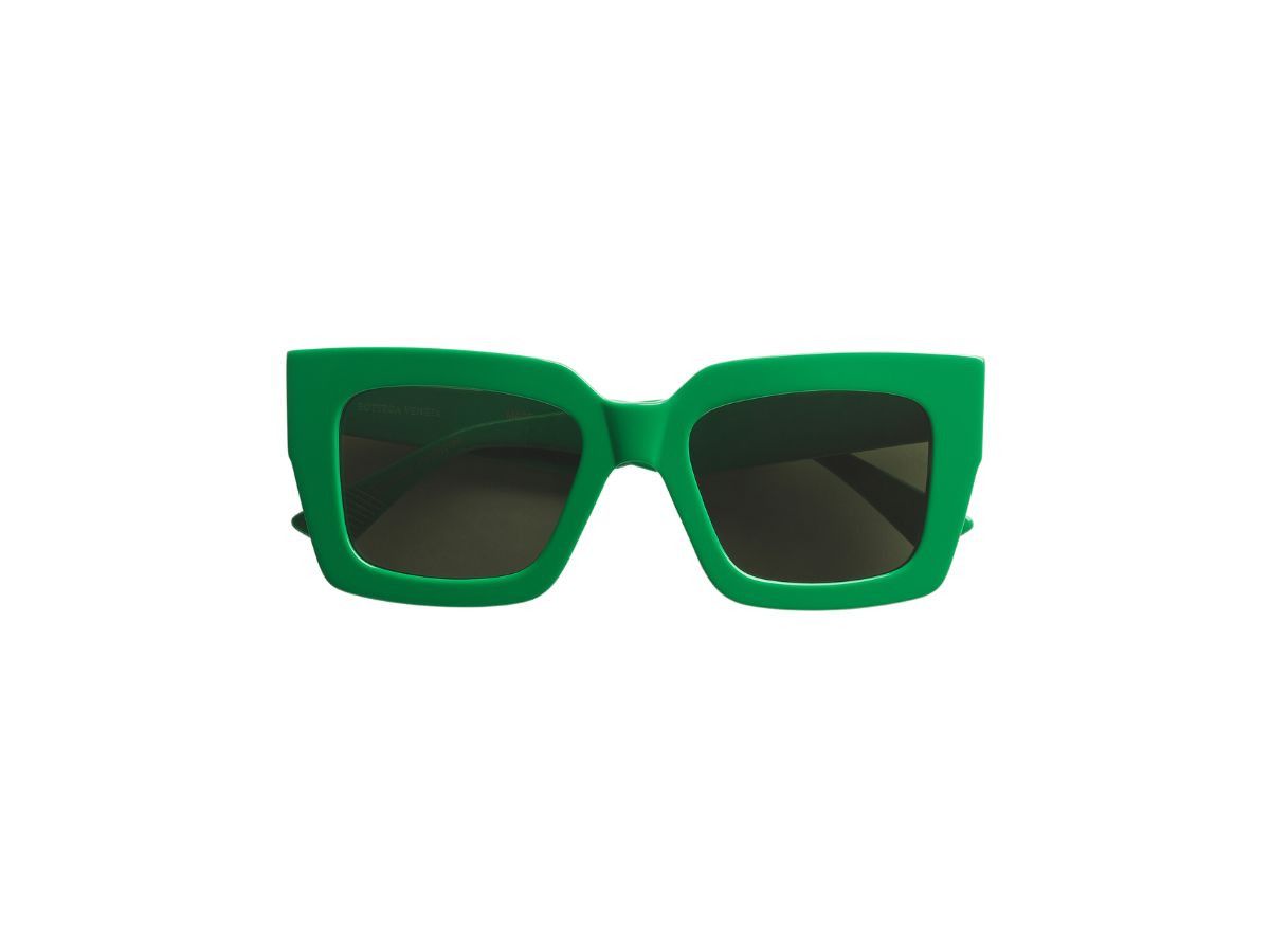 o1loc1c1224 Size: OS / 734056 Classic Square Sunglasses
