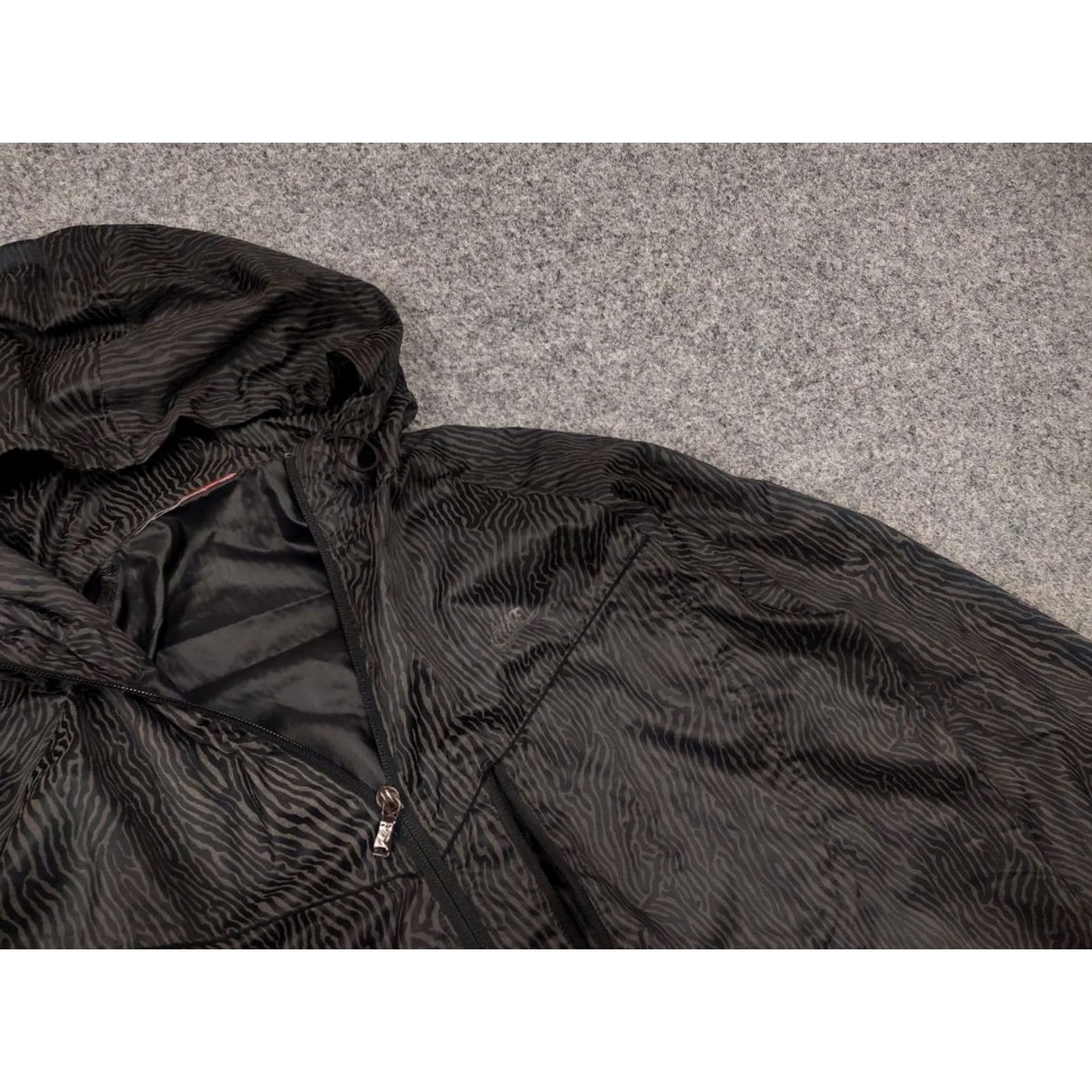 Nike Nike Women's Windbreaker Jacket Windbreaker Full Zip Reflective Grid Print Black L Regular Womens Nike Dri-Fit Running & Jogging 90s? Size L / US 10 / IT 46 - 7 Thumbnail