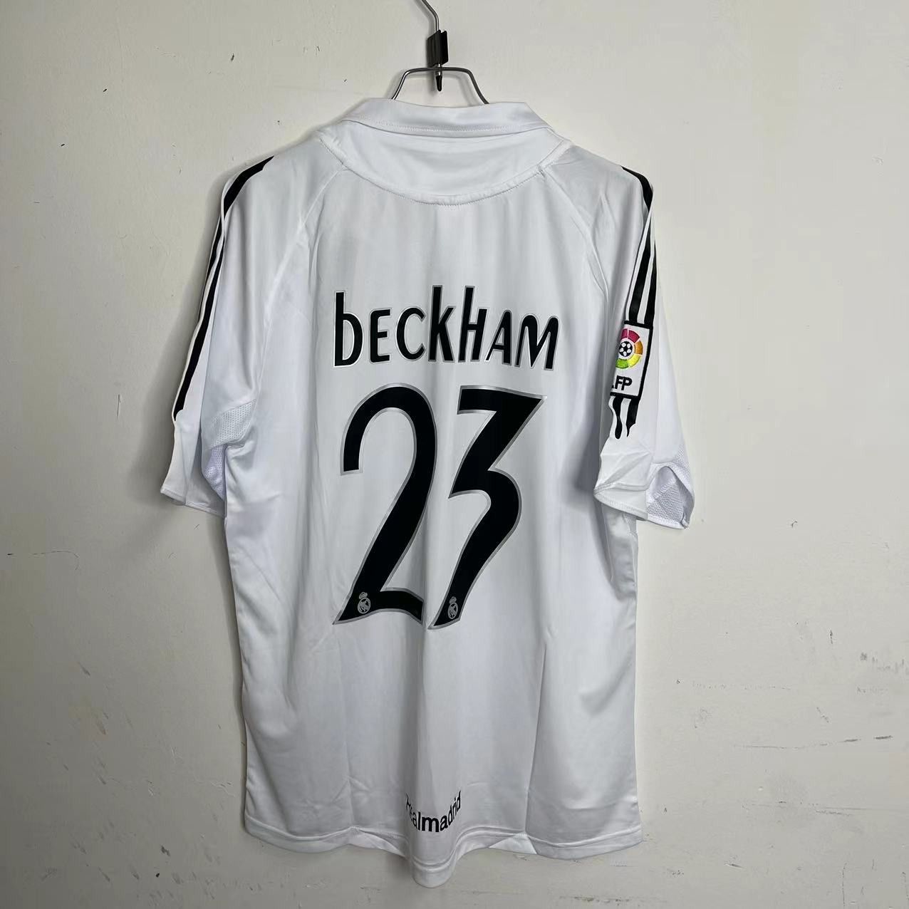 Vintage 2004-05 Beckham Real Madrid Home Soccer Jersey Size US L / EU 52-54 / 3 - 2 Thumbnail